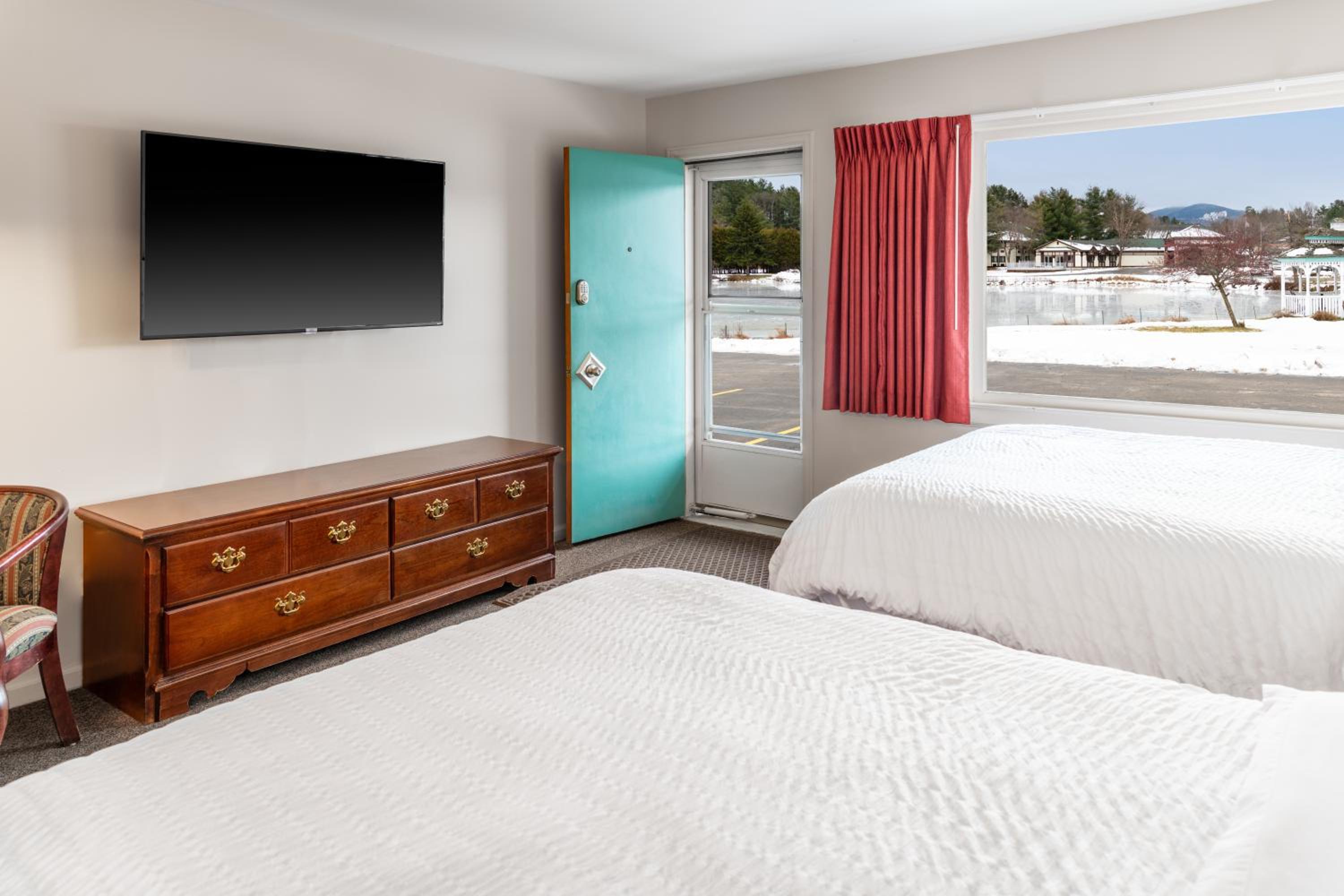 Sara Placid Inn & Suites