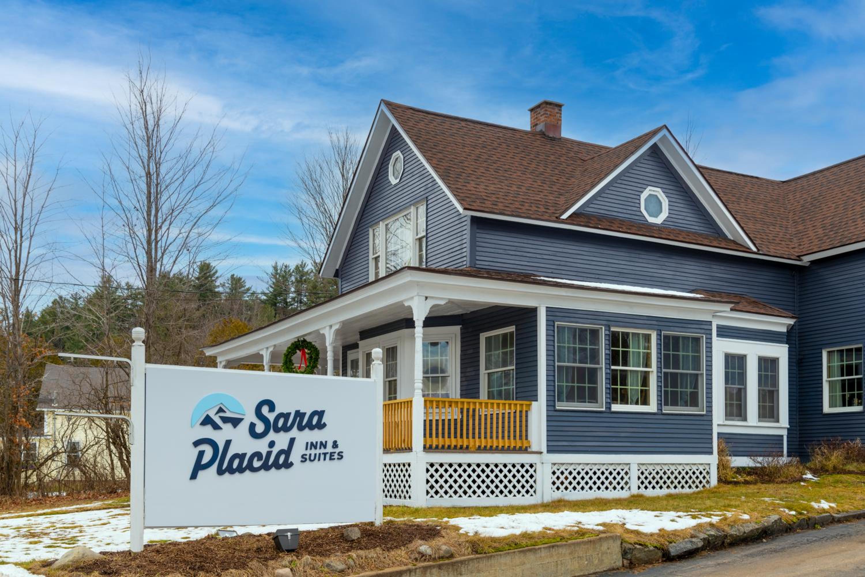 Sara Placid Inn & Suites