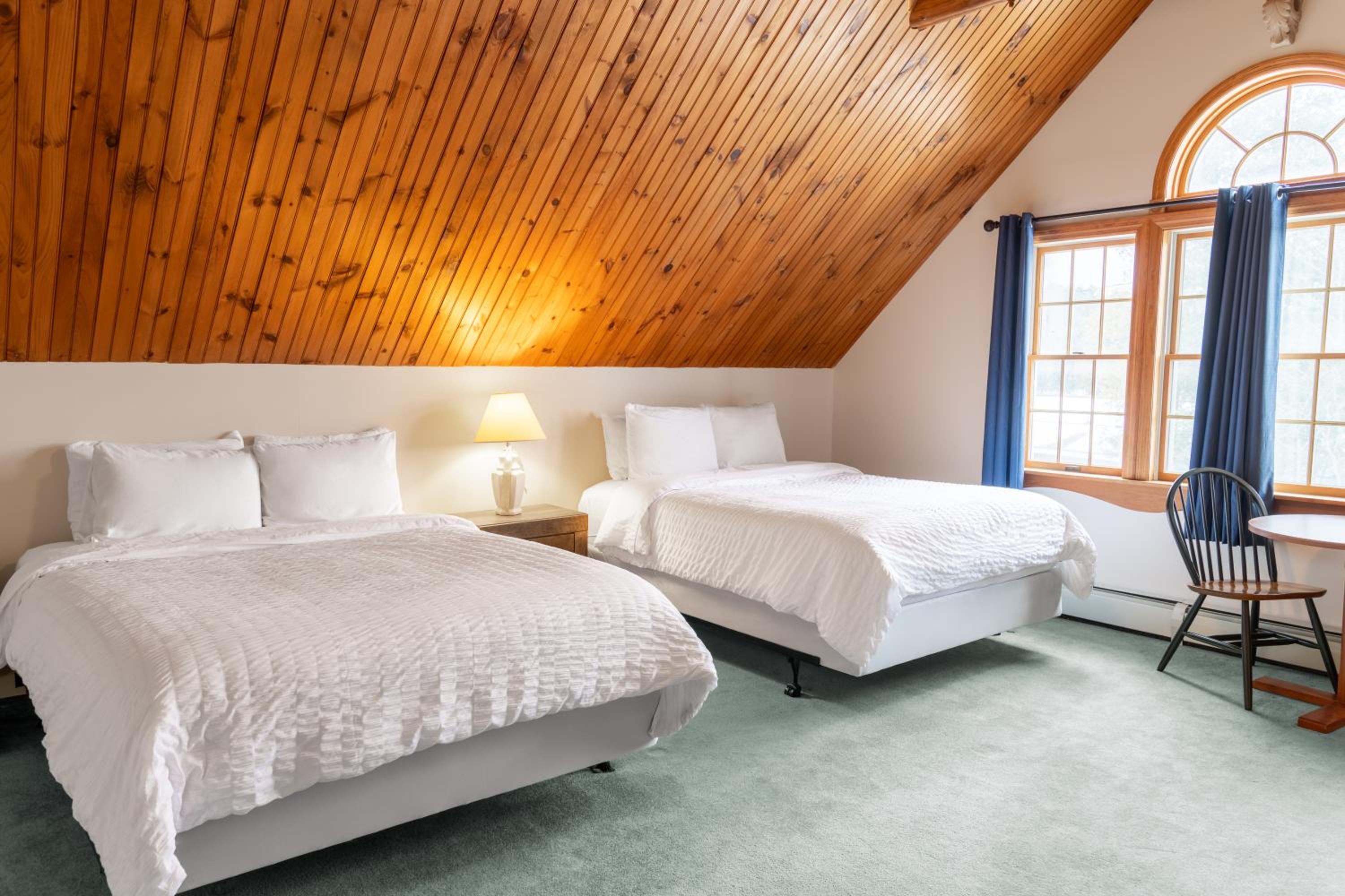 Sara Placid Inn & Suites