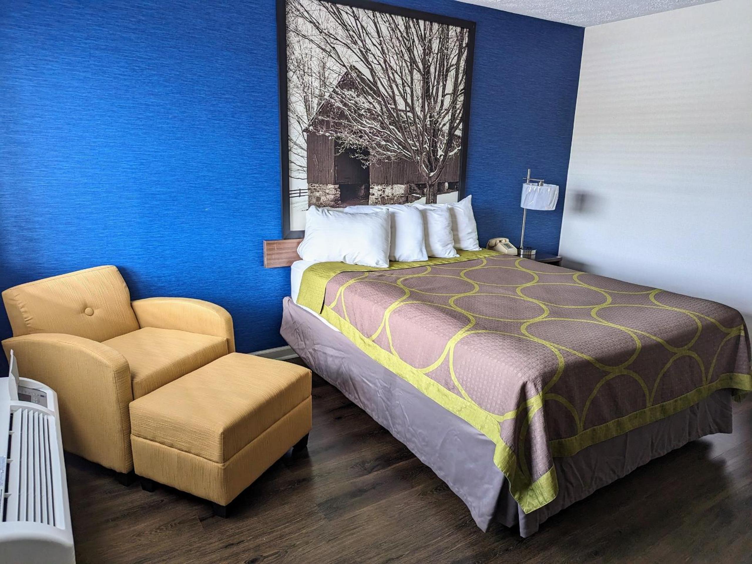Wytheville Vacations - Super 8 by Wyndham Wytheville - Property Image 18