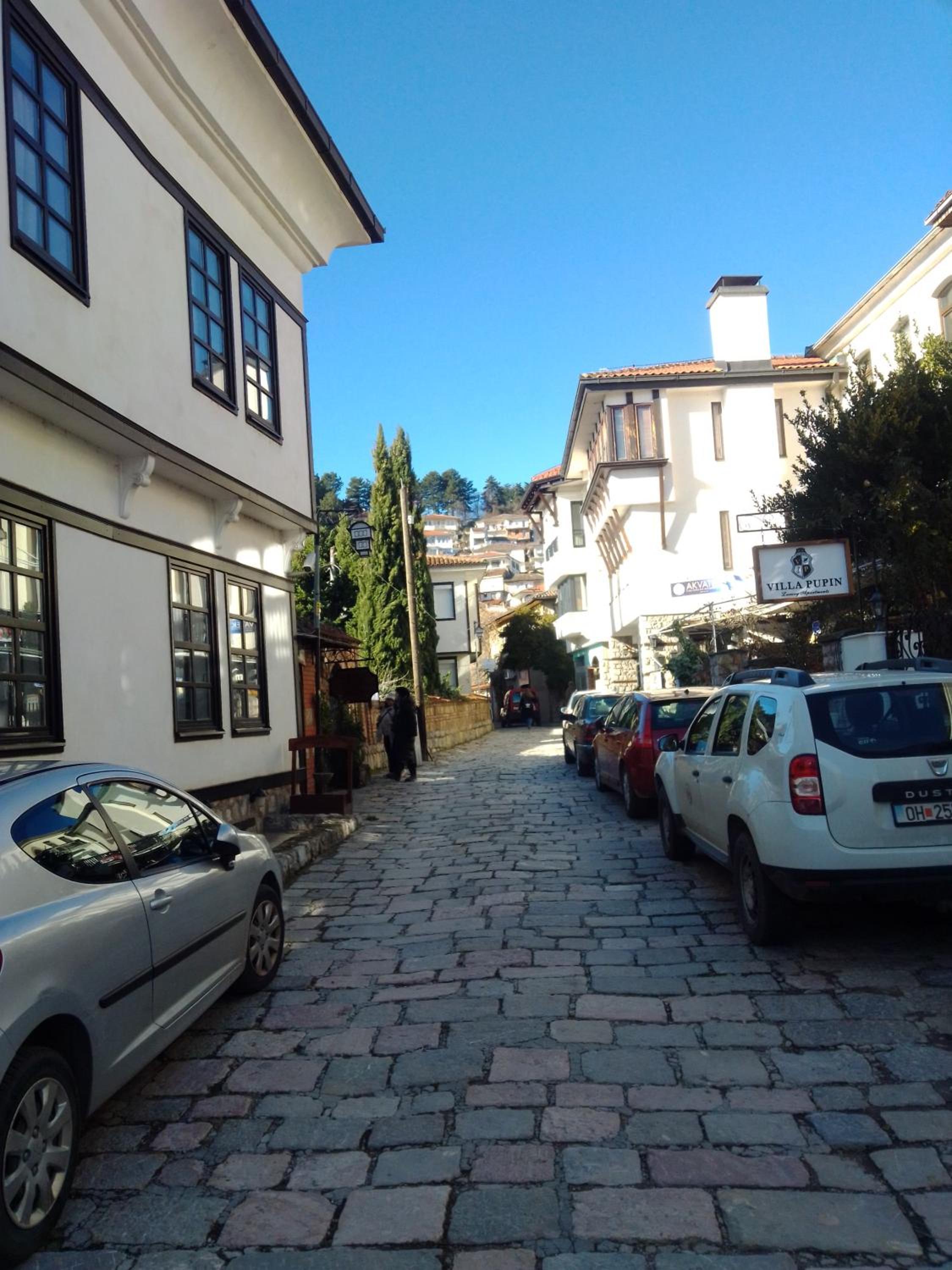 Beach Apartment Ohrid - Near Beach, Balcony and Free Parking