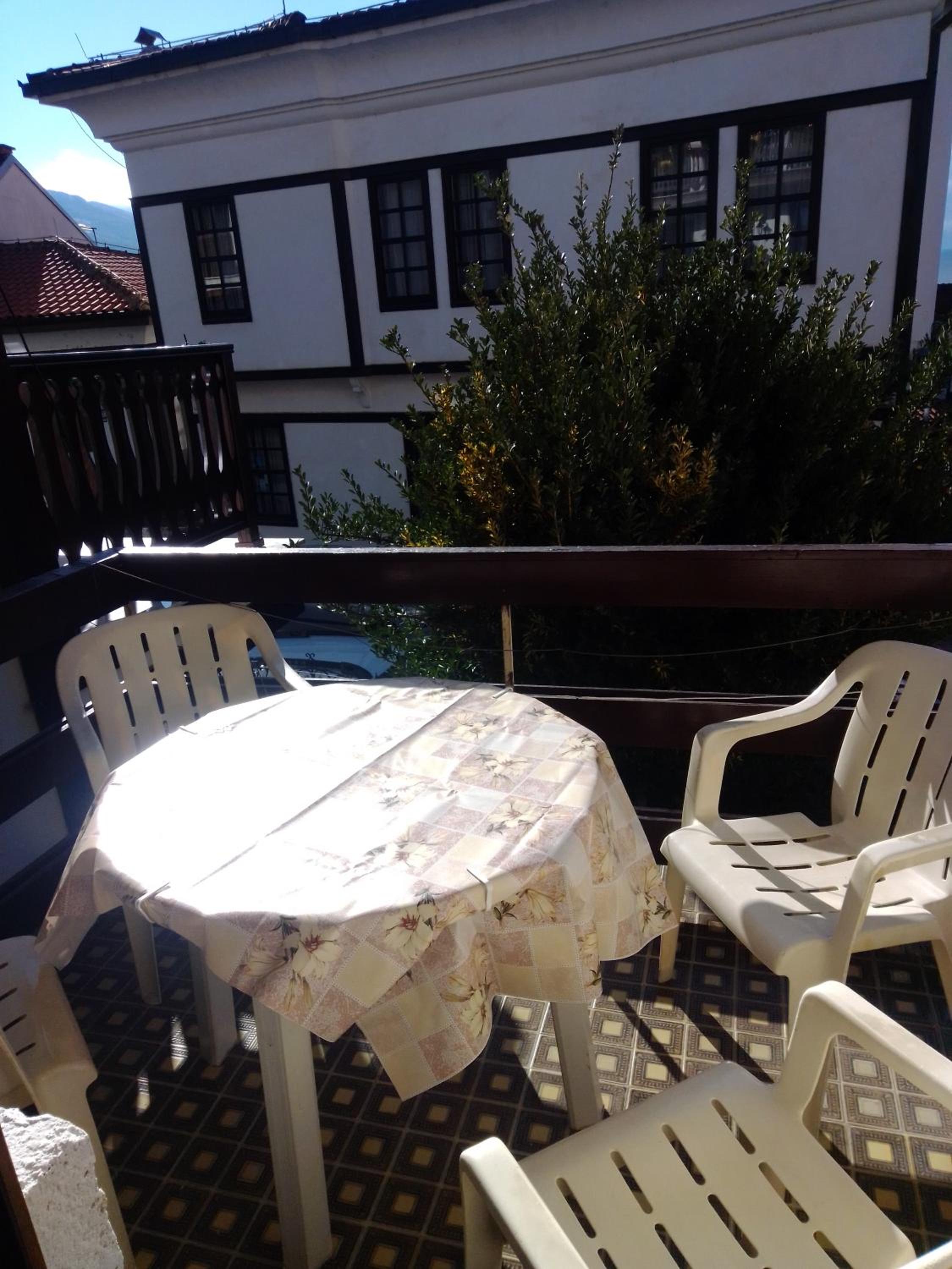 Beach Apartment Ohrid - Near Beach, Balcony and Free Parking