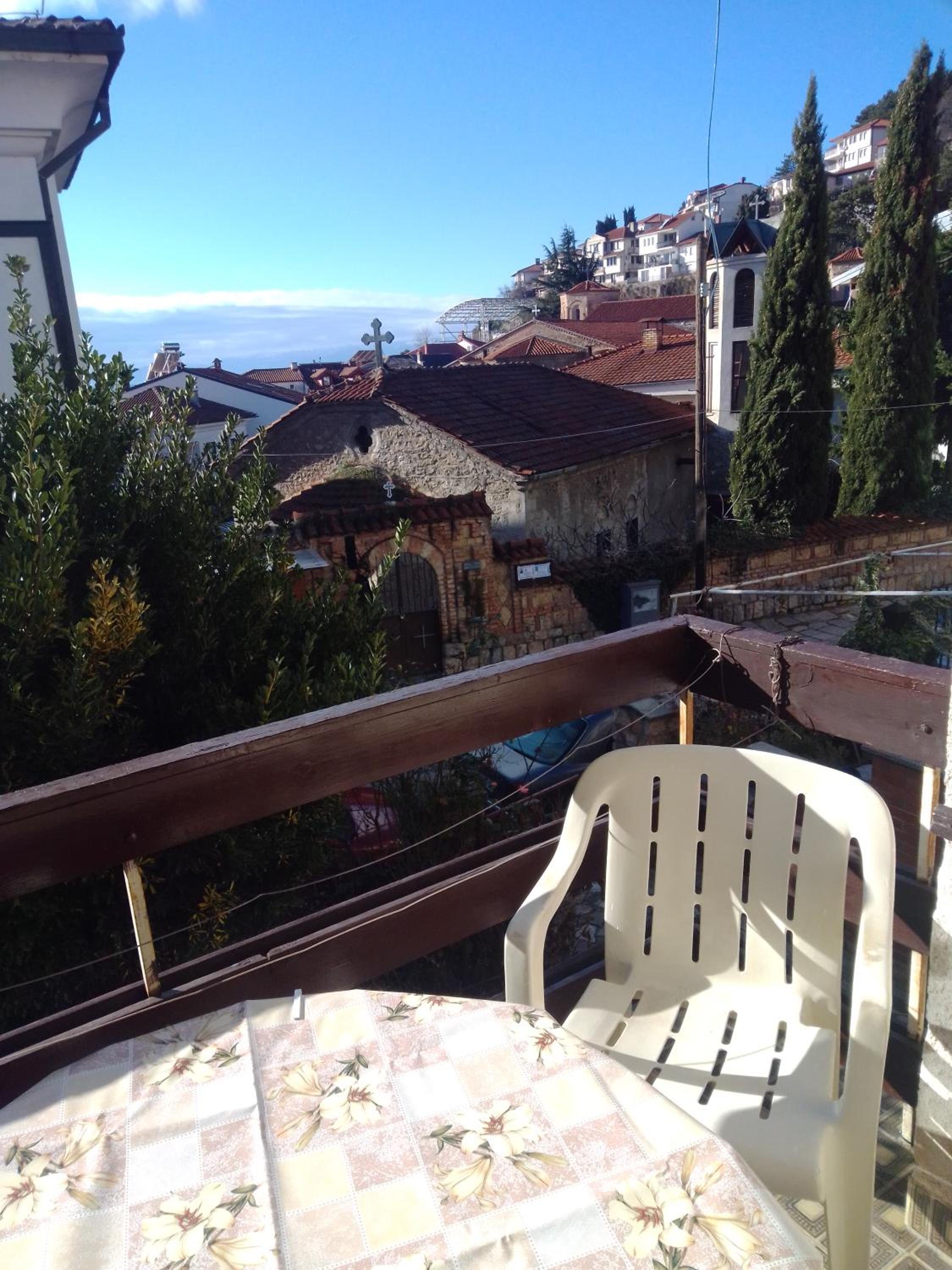 Beach Apartment Ohrid - Near Beach, Balcony and Free Parking