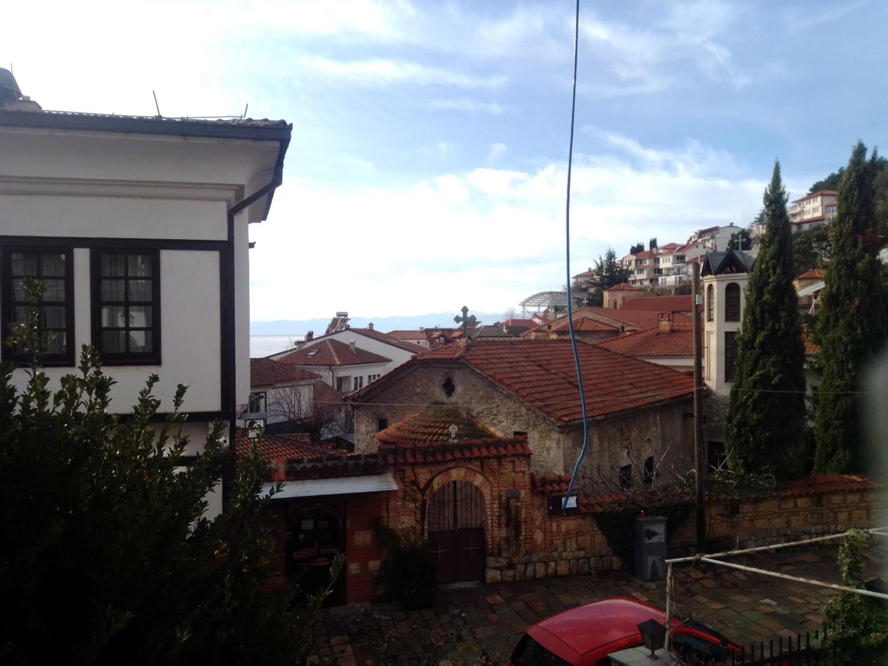 Beach Apartment Ohrid - Near Beach, Balcony and Free Parking