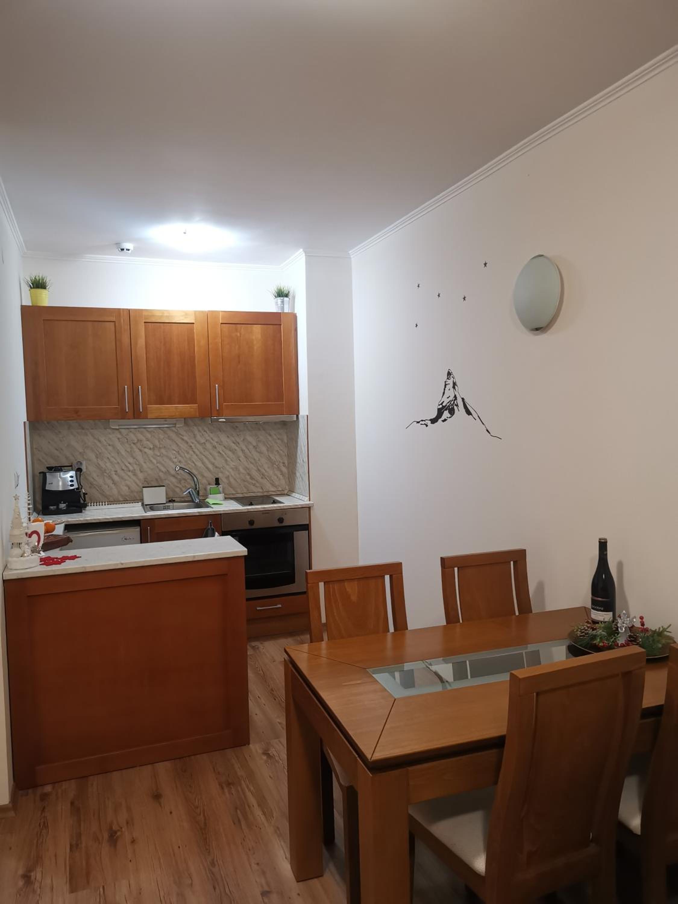 Sunny home - Cozy Stay by Gondola Lift, Fast Wi-Fi and Mountain View view 2