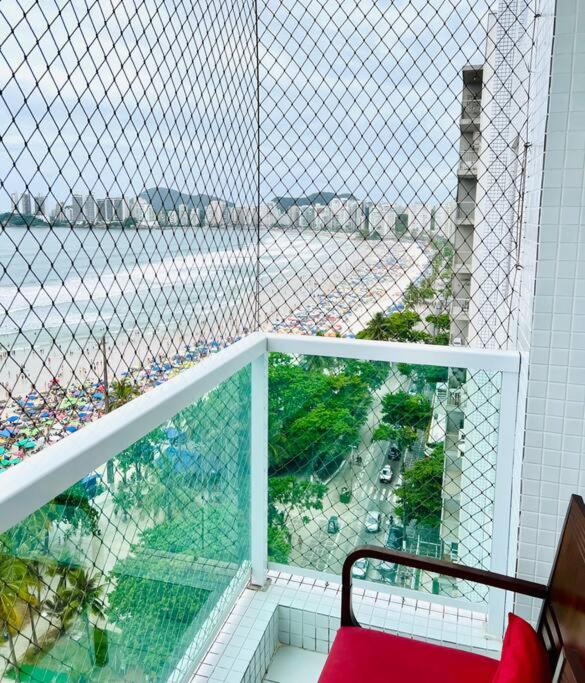 Apartamento frente mar Guarujá Pitangueiras pé na areia