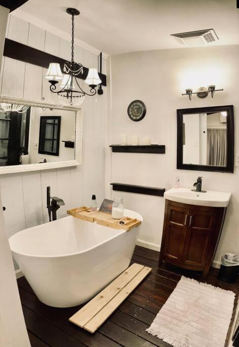 Beautiful farmhouse in Fernandina Beach