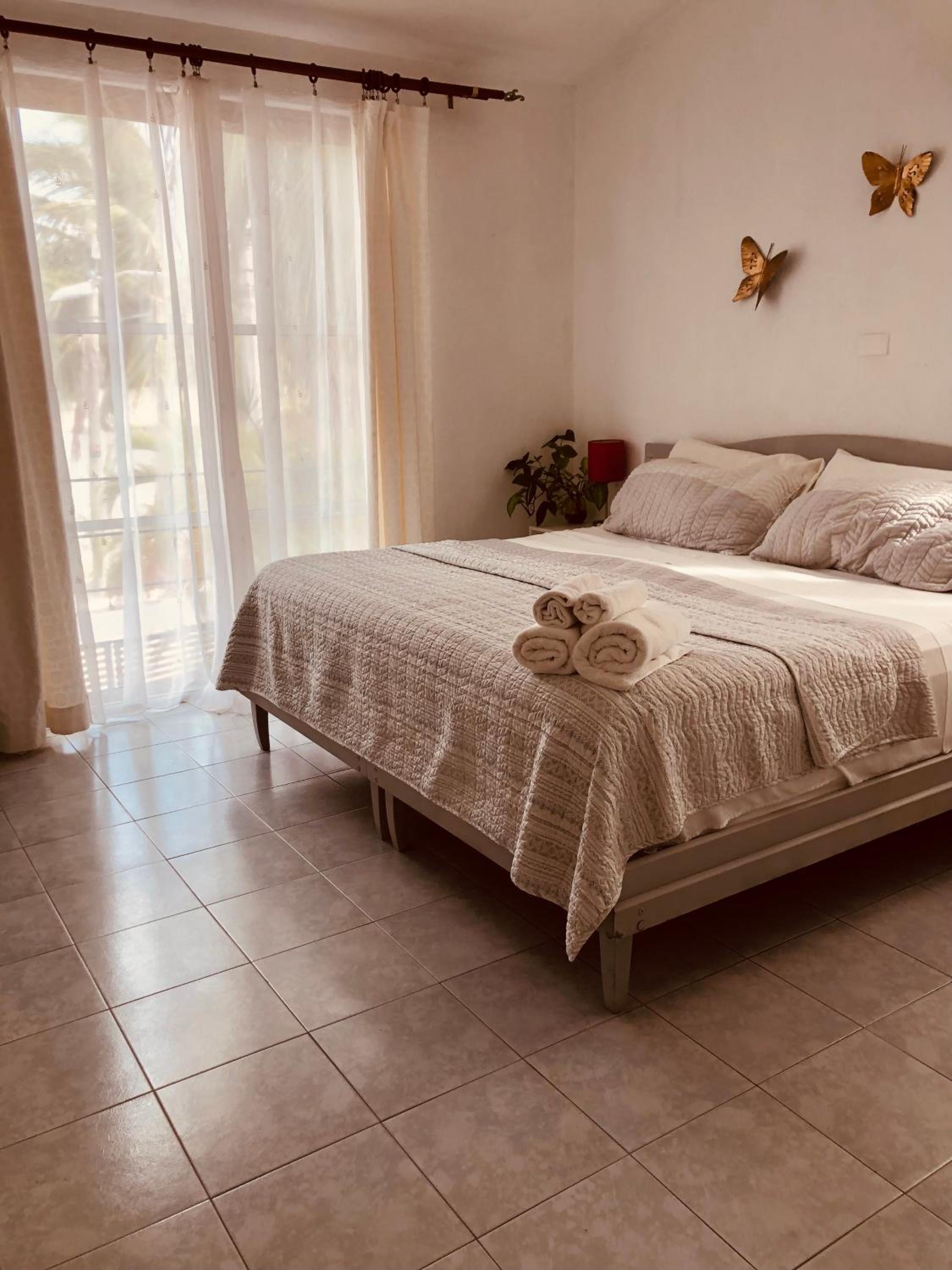 Beautiful Home by the Beach - 3Bedrooms, 2.5Baths