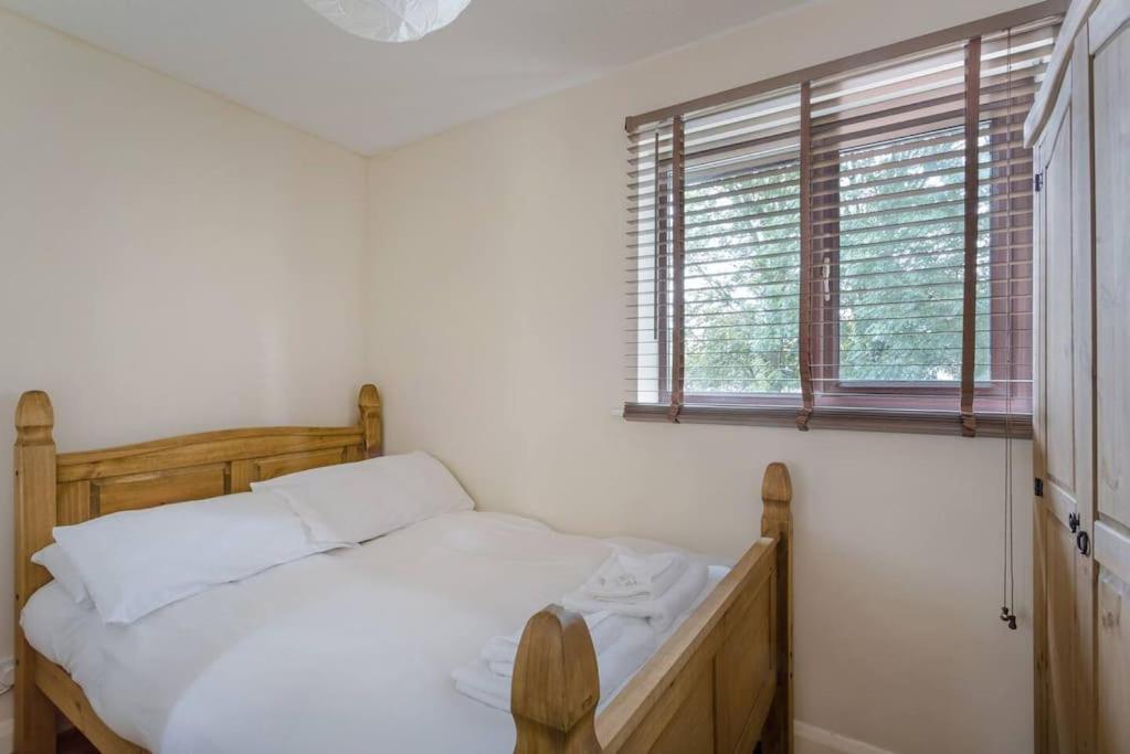 Quiet & Secluded St Albans House view 3
