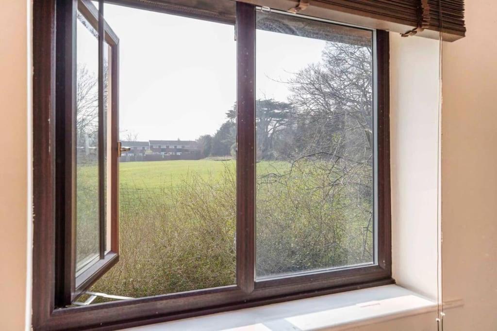 Quiet & Secluded St Albans House view 5