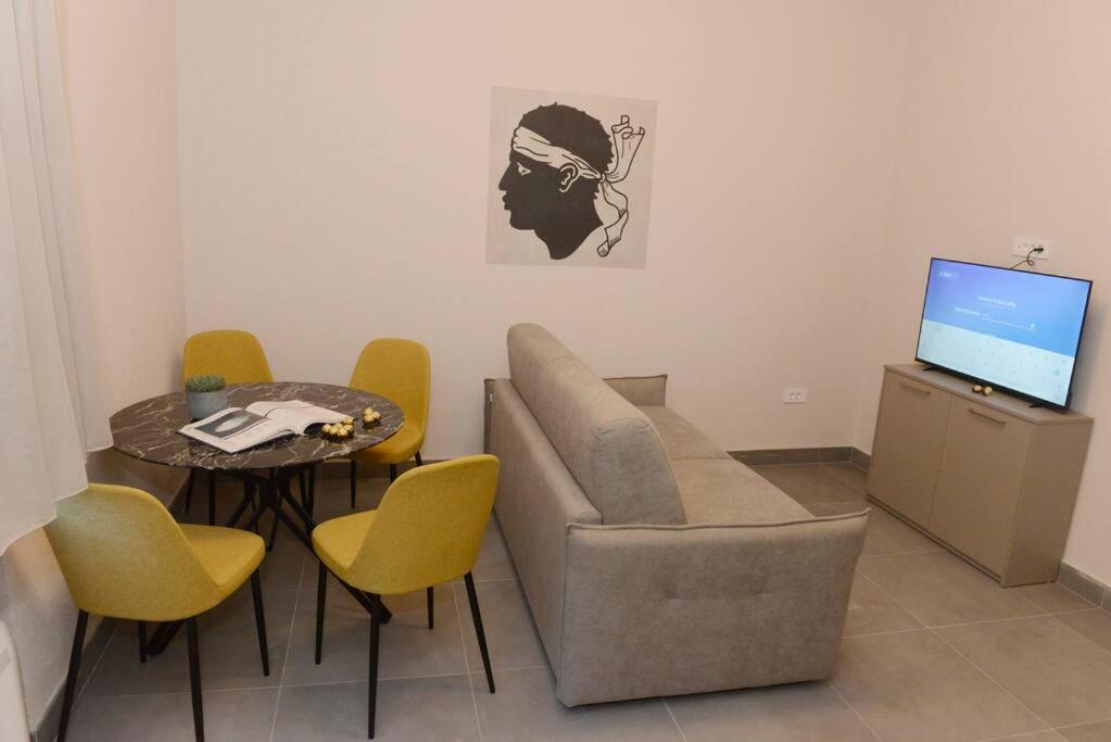 Apartment Dora 3,beach apartment