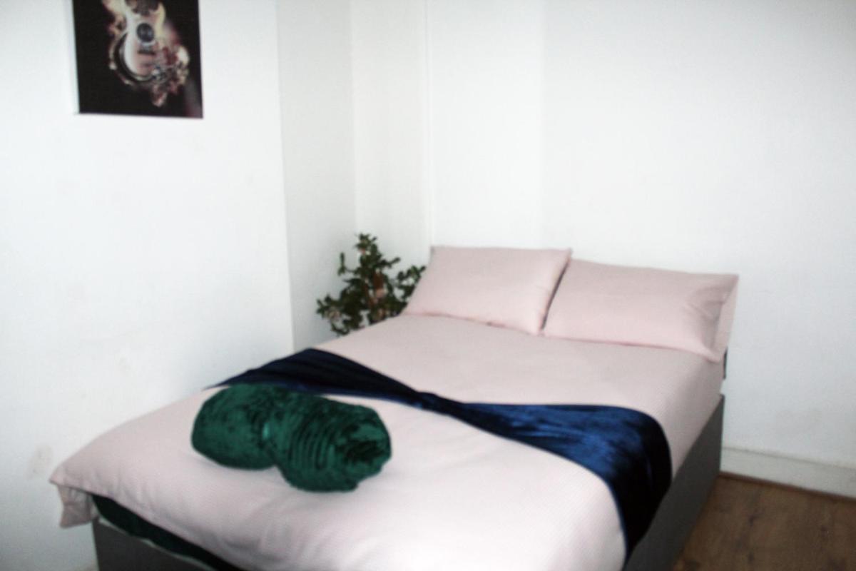 cozy rooms in London Townhouse fast links to Central
