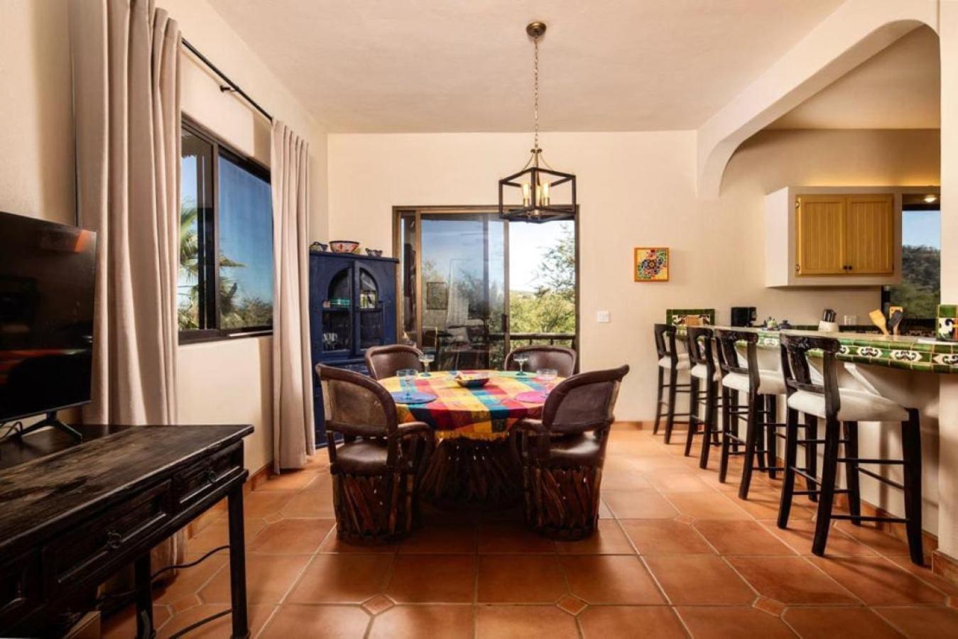 5 Minutes to Downtown Los Barriles, Walk to Beach view 2