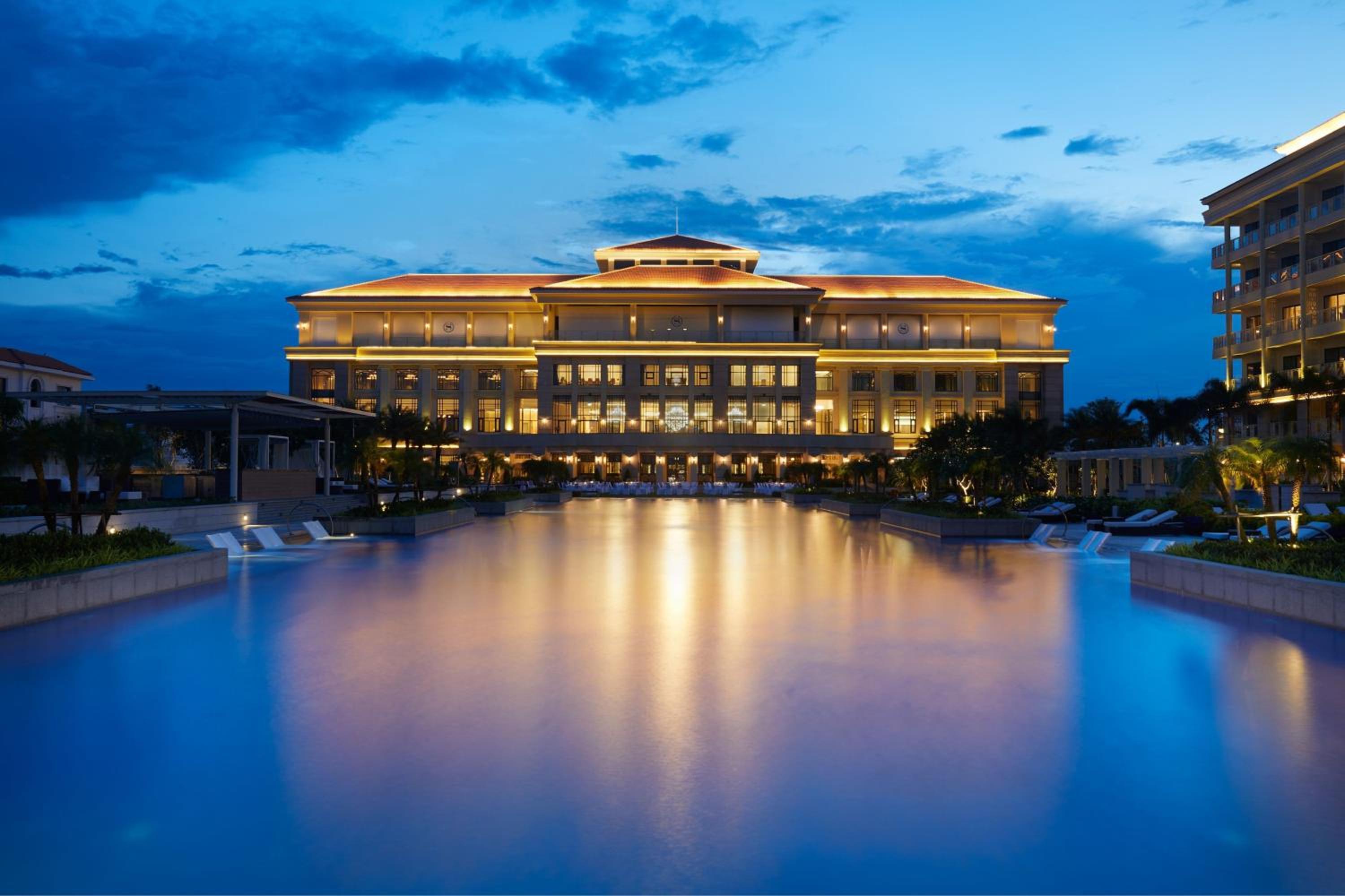 Sheraton Grand Danang Beach Resort & Spa