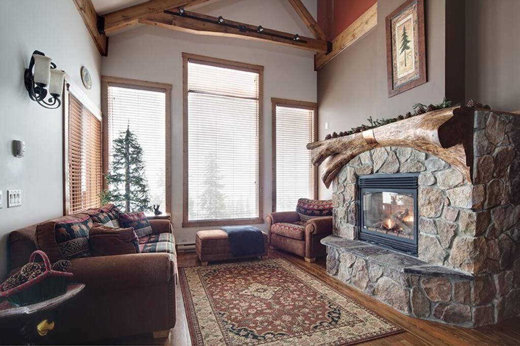 Snowy Bear Chalet w/ Hot Tub