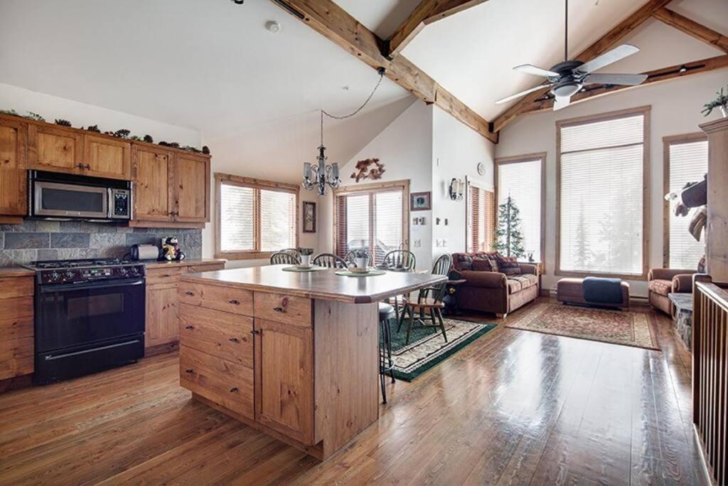Snowy Bear Chalet w/ Hot Tub