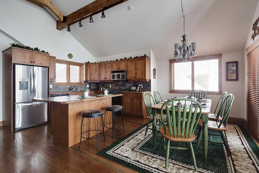 Snowy Bear Chalet w/ Hot Tub
