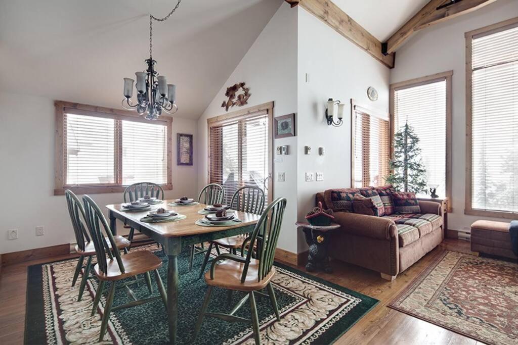 Snowy Bear Chalet w/ Hot Tub