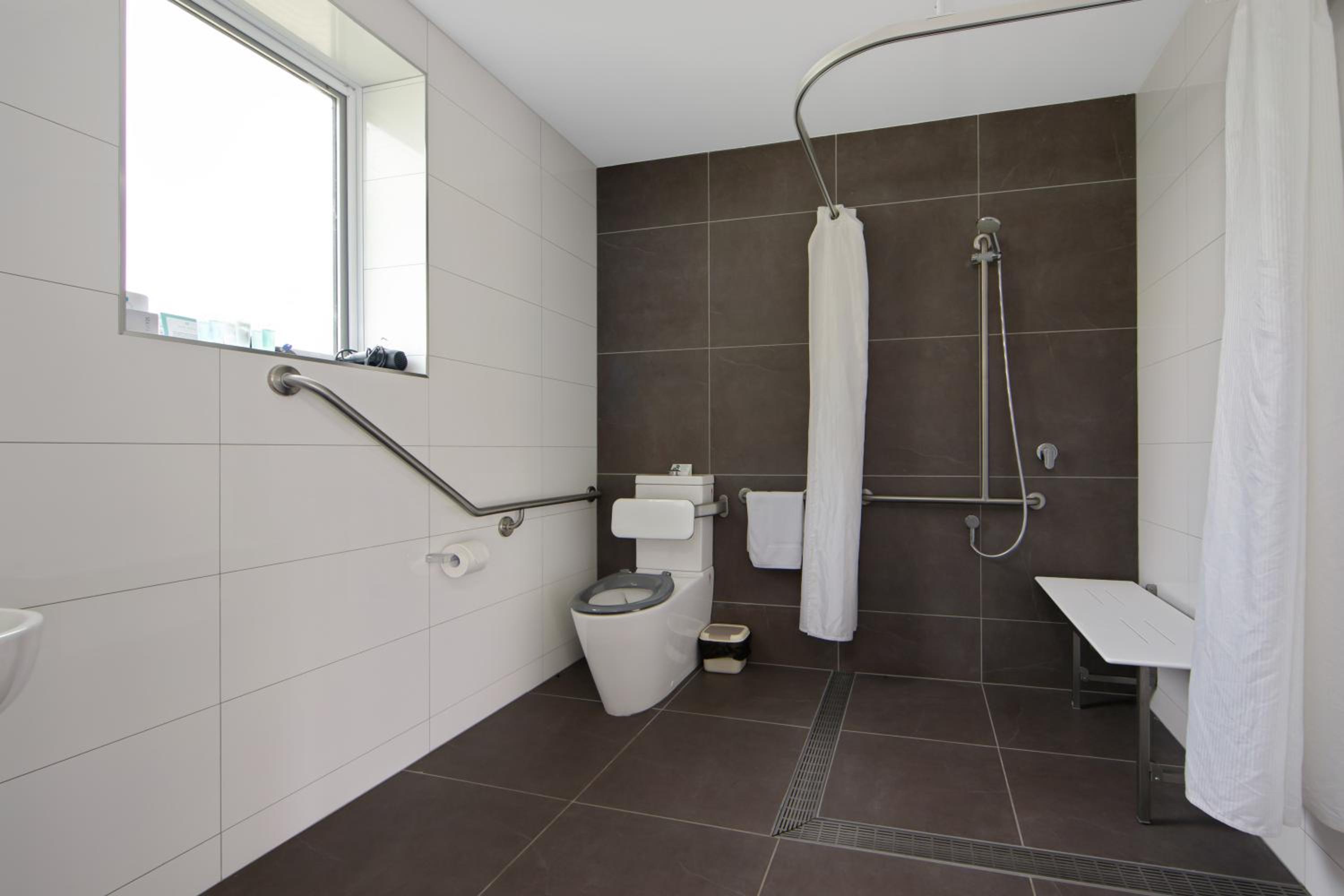 Hive Hotel, Moruya