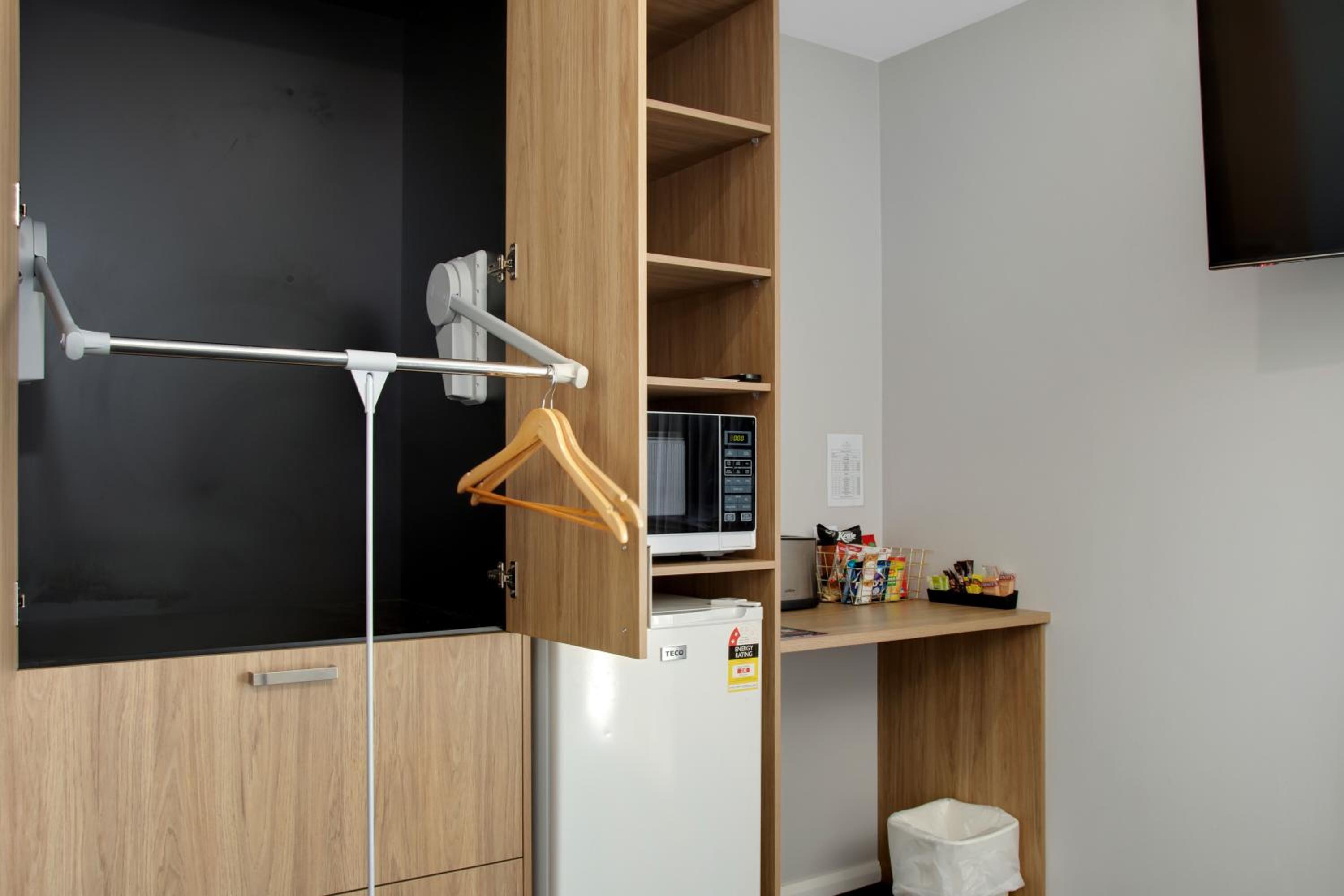 Hive Hotel, Moruya