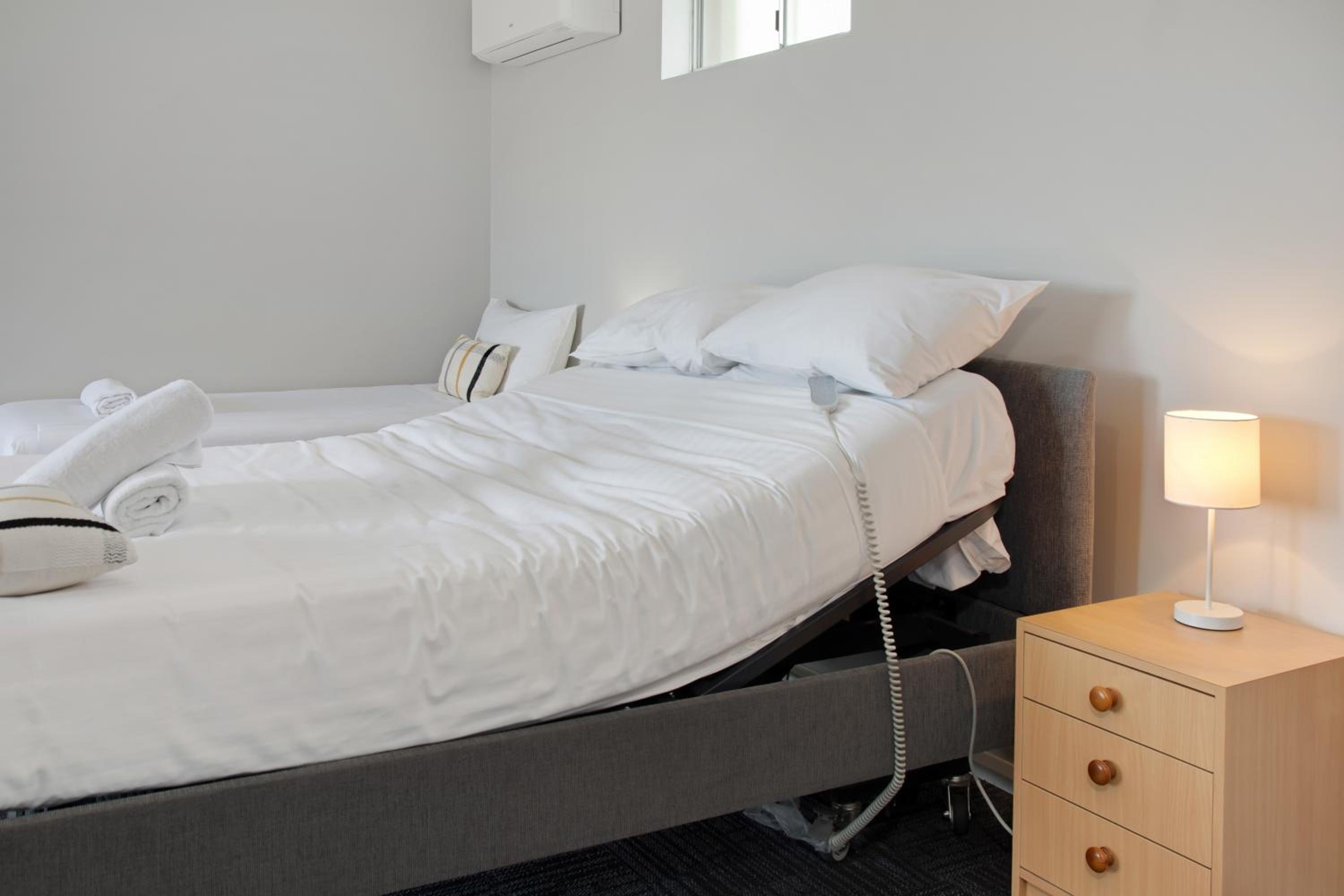 Hive Hotel, Moruya