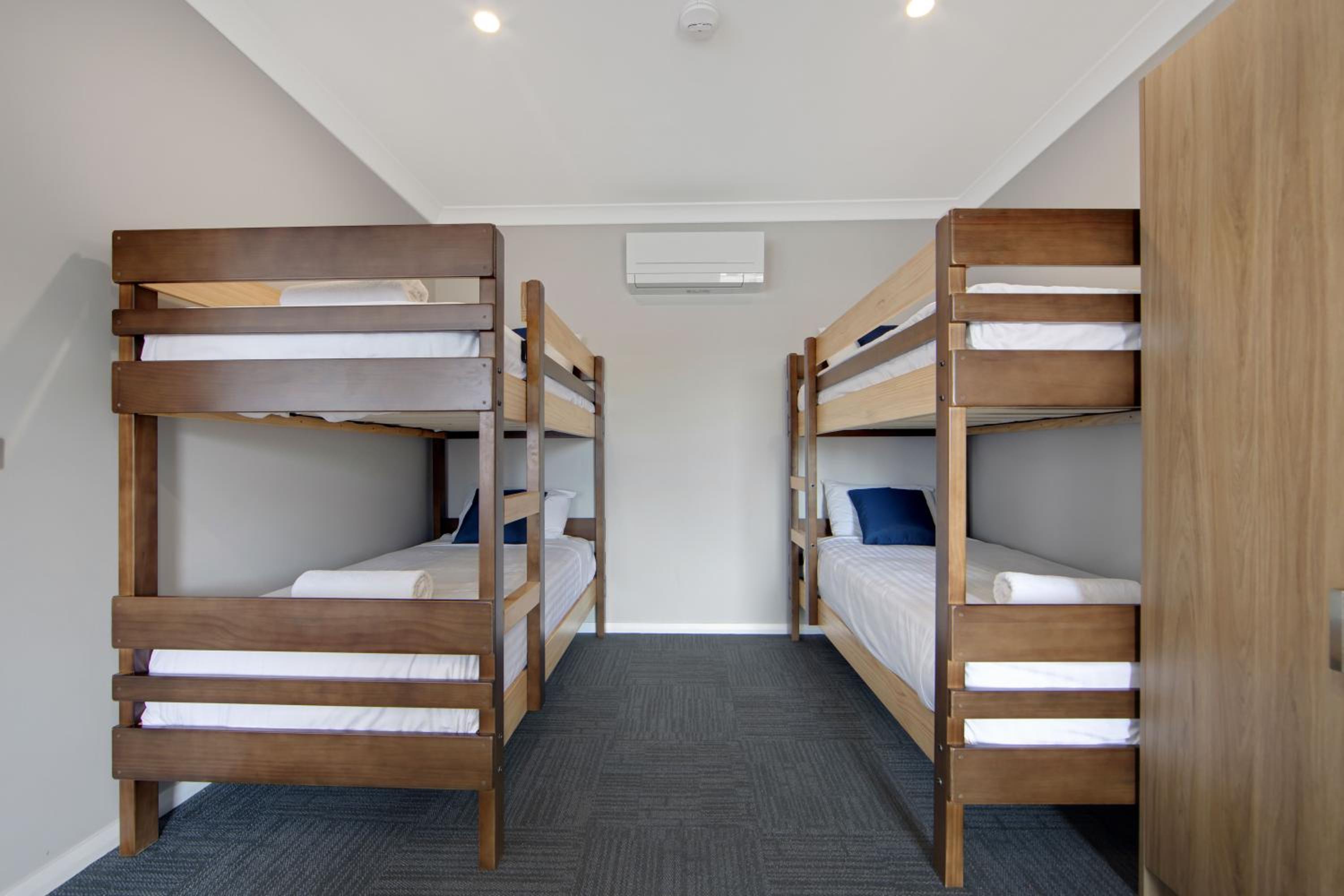 Hive Hotel, Moruya