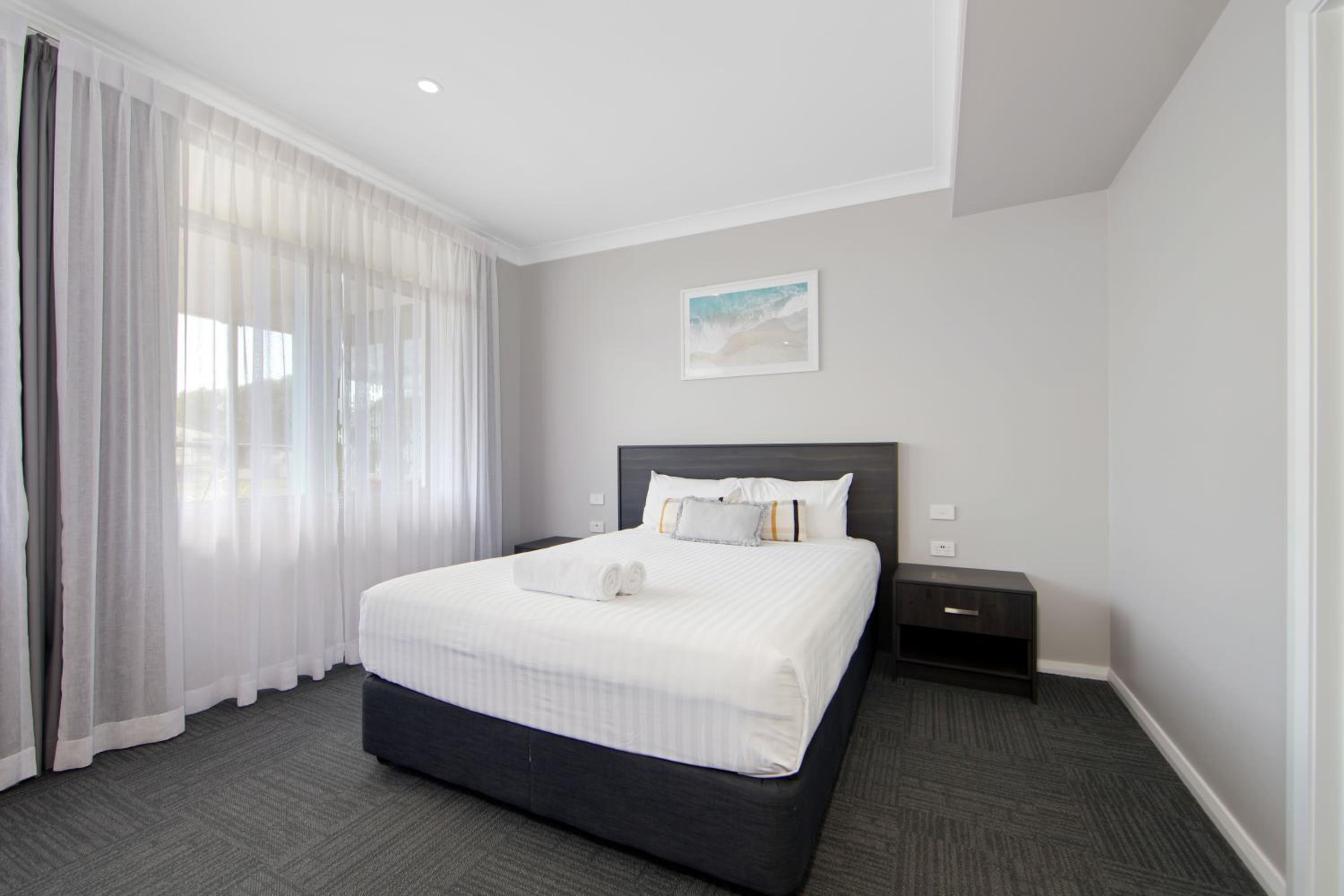 Hive Hotel, Moruya