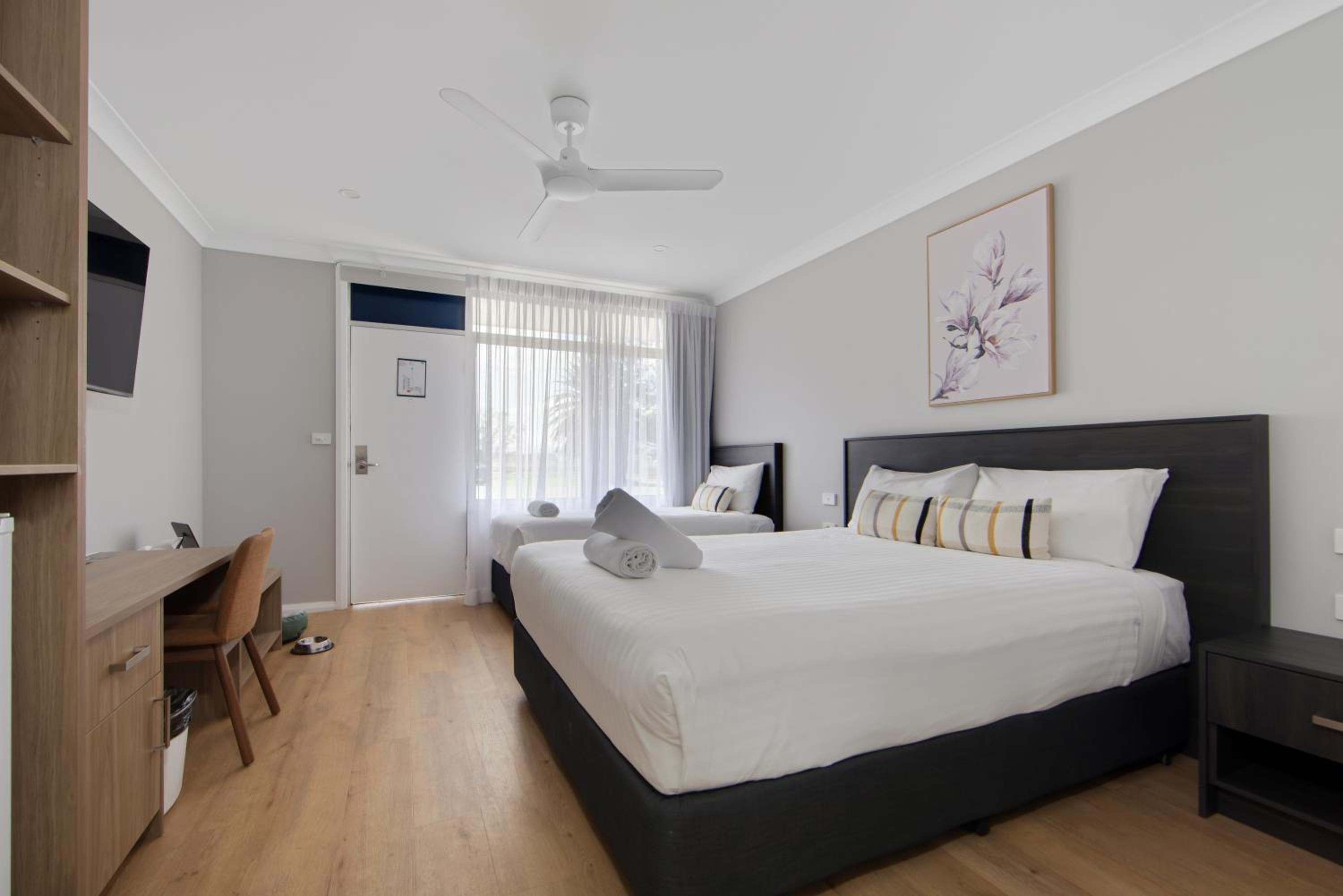 Hive Hotel, Moruya