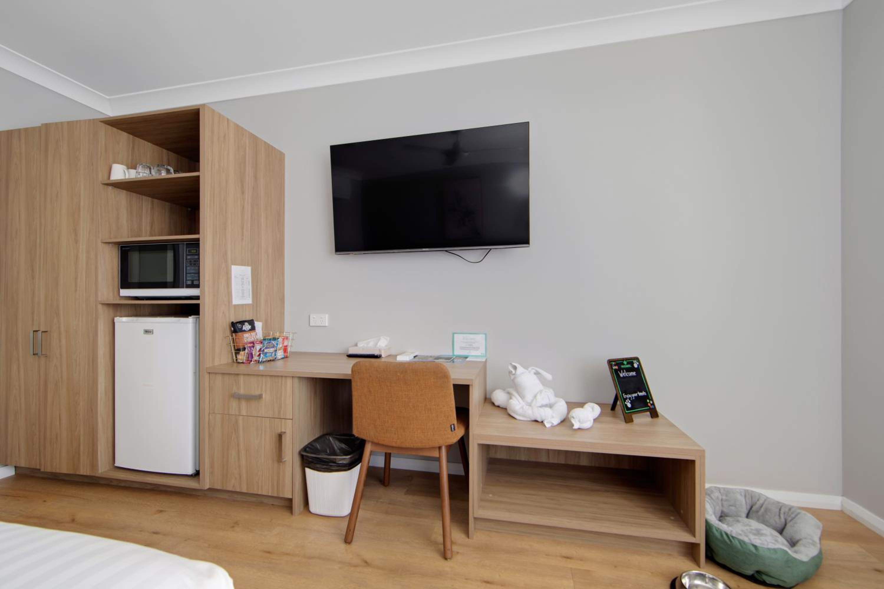 Hive Hotel, Moruya