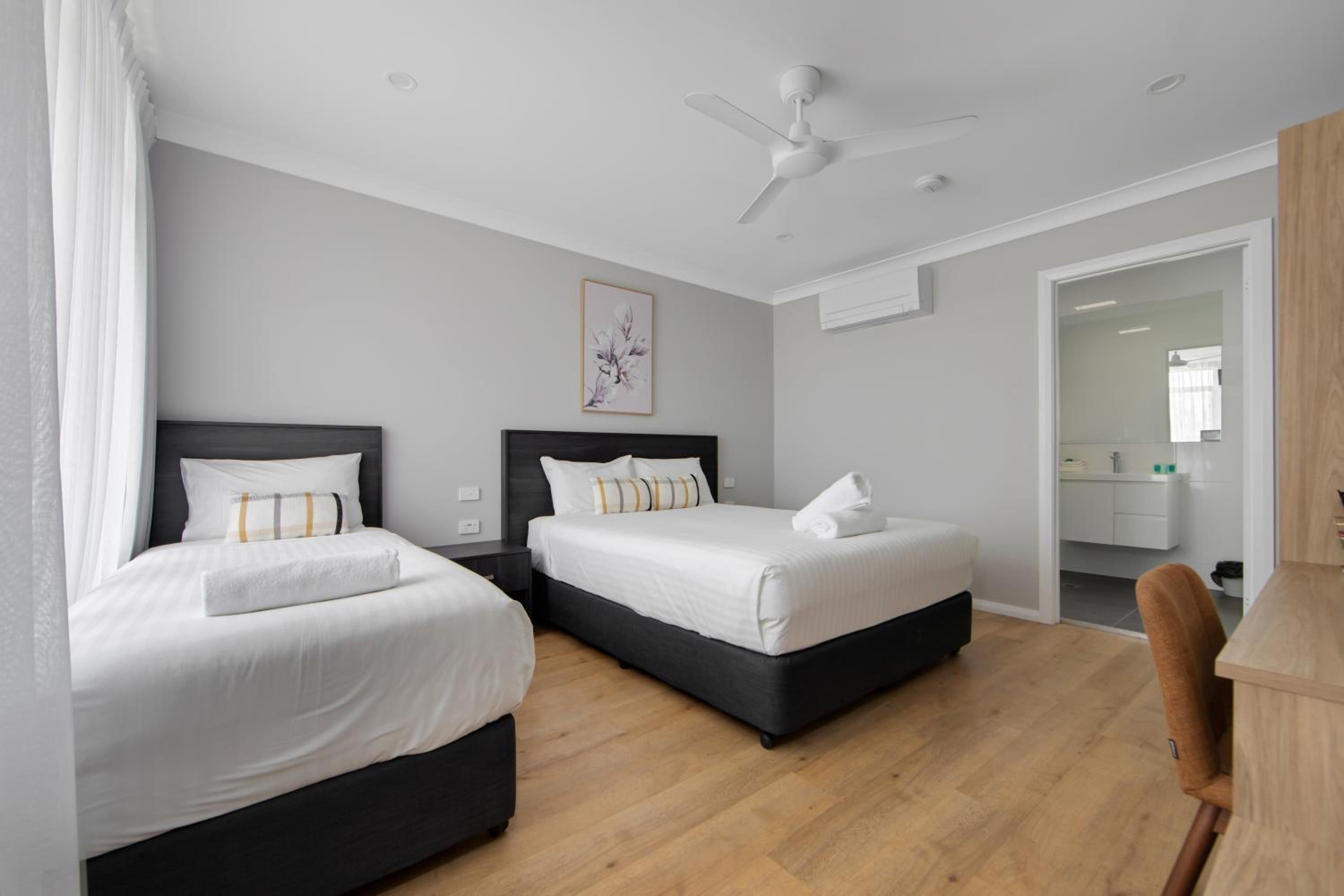 Hive Hotel, Moruya