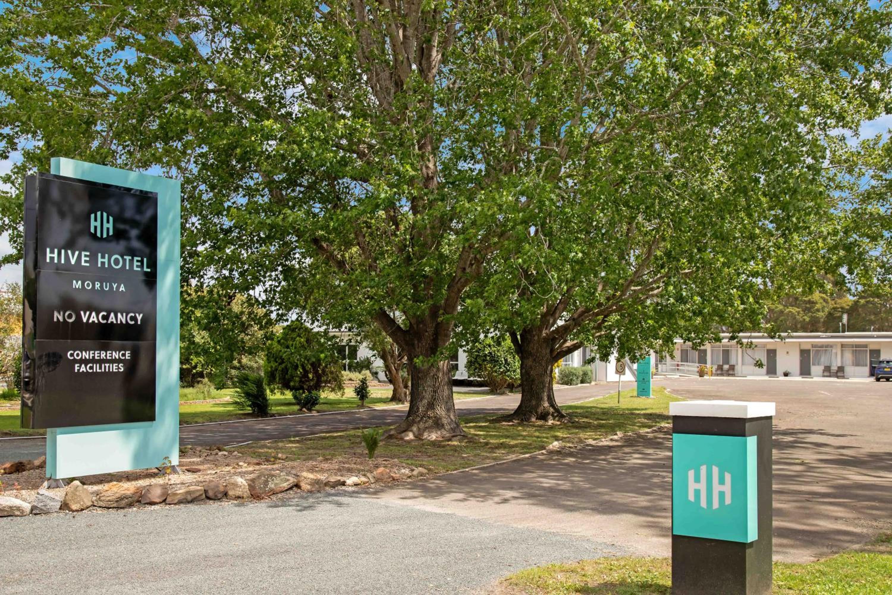 Hive Hotel, Moruya