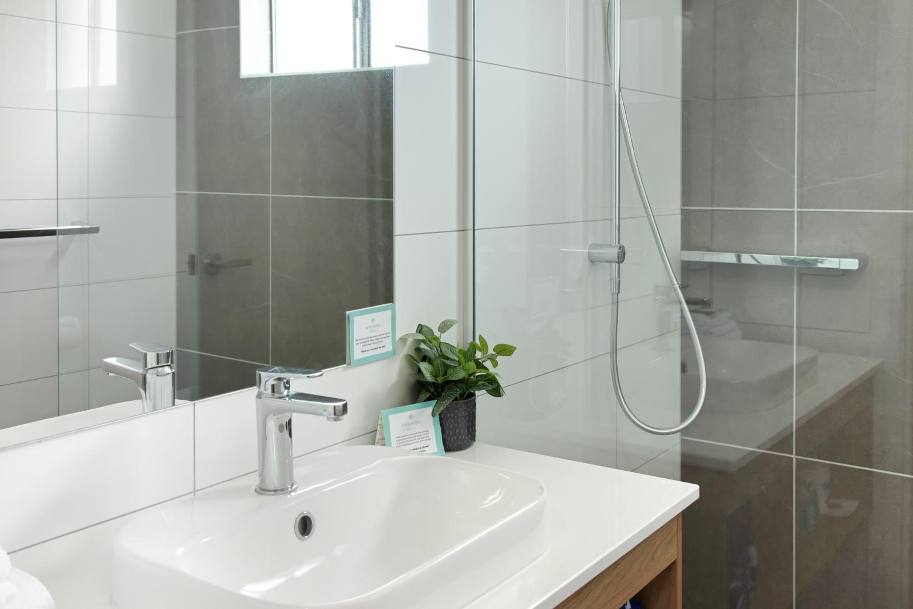 Hive Hotel, Moruya