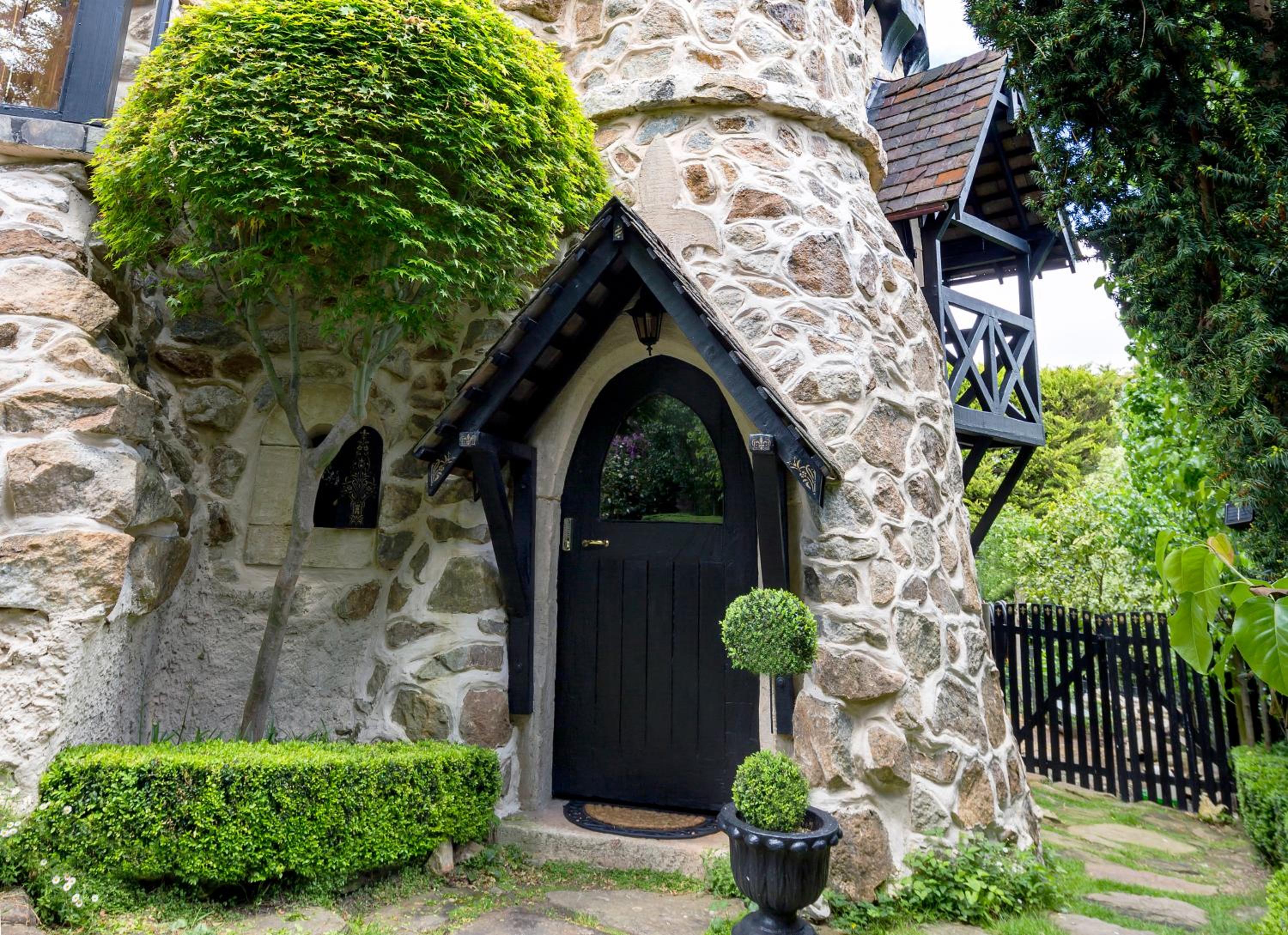 Thorngrove Manor