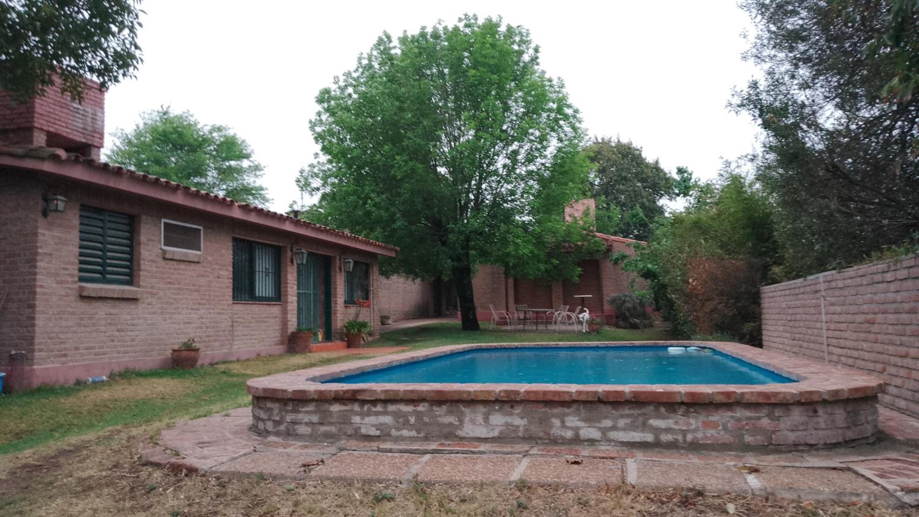 Casa chalet con pileta en temporada
