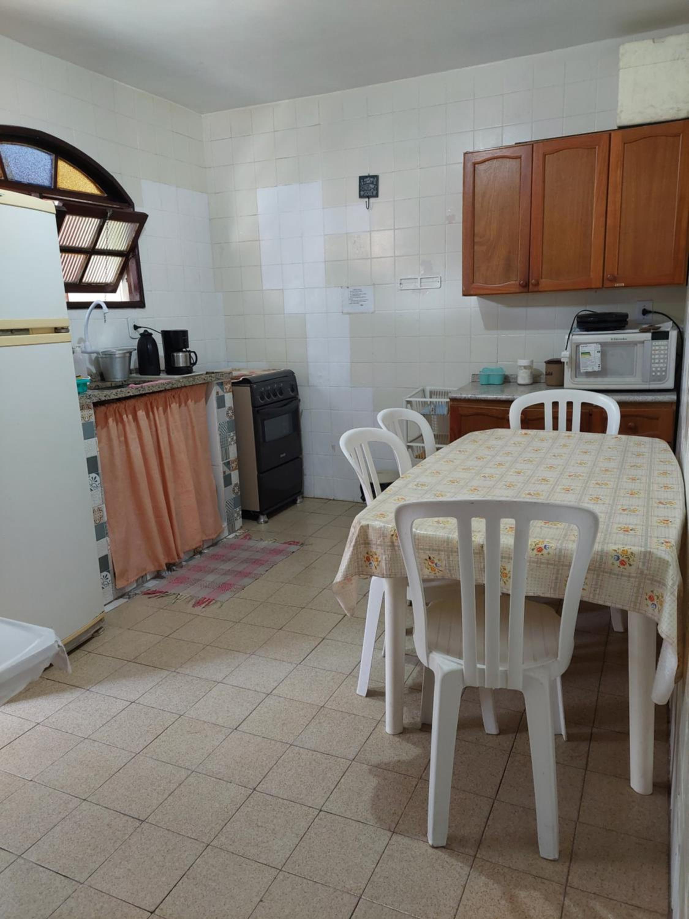 Casa Bonita Rio das Ostras, ar condicionado, wifi, churrasqueira e garagem