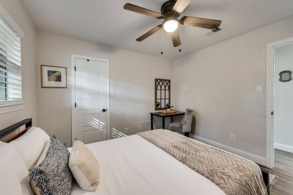 Cozy Oasis on Greenbelt and Pool