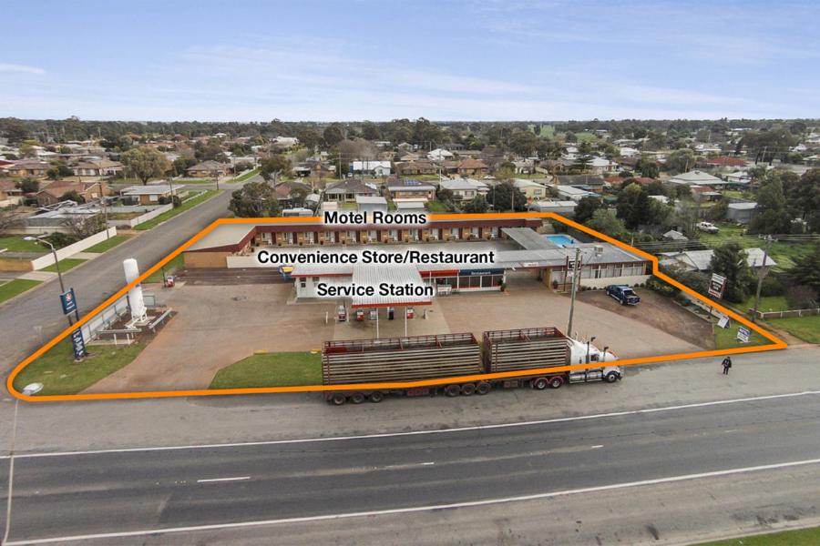 Century Motor Inn, Finley