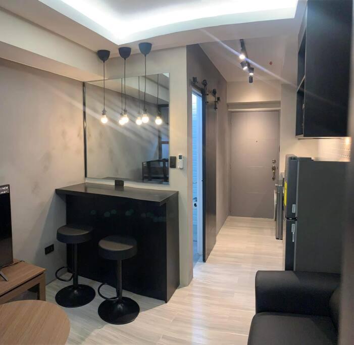 Cozy Unit w/ Pool access @ GMA MRT St view 3