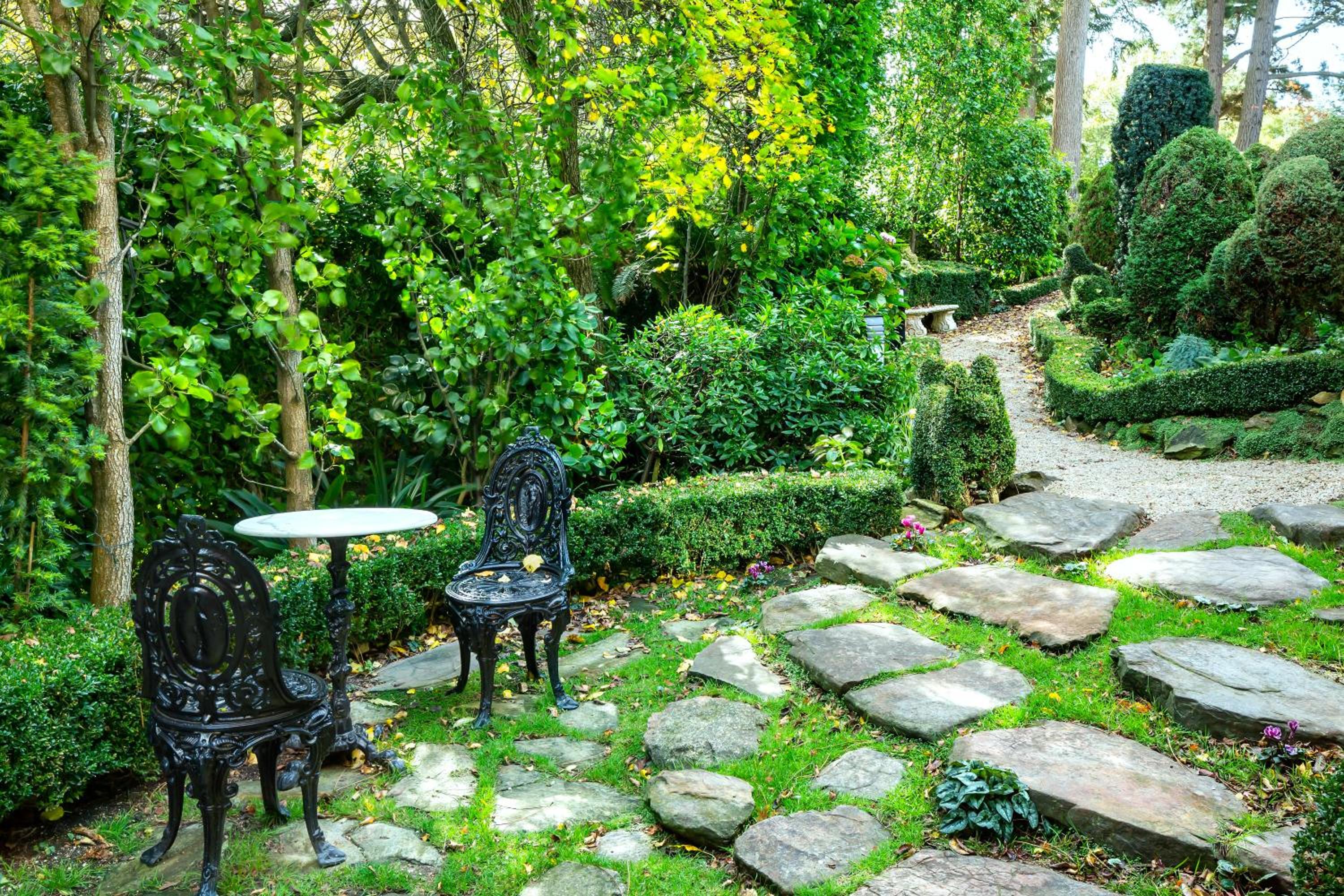 Thorngrove Manor