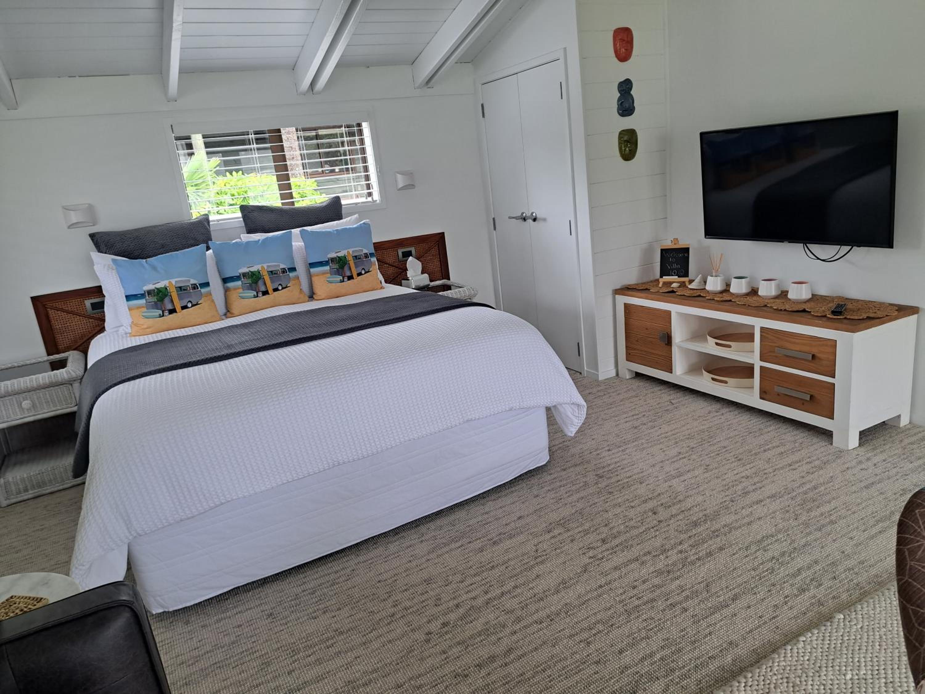 Waterfront island-style 1-bdrm superior Villa
