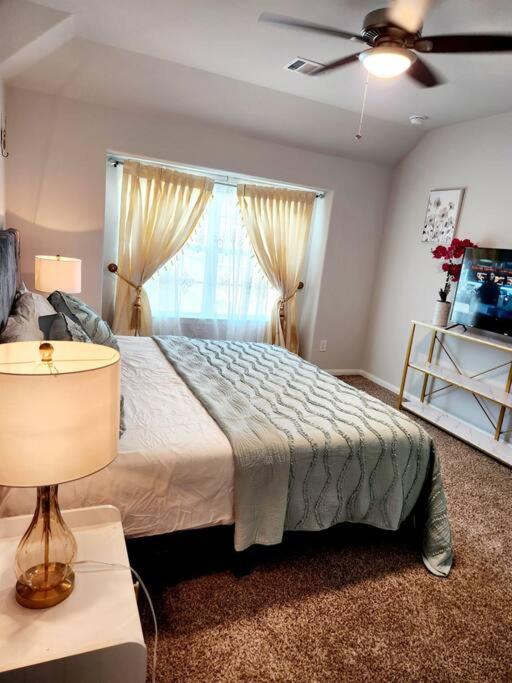 Luxury 4 Bedroom & Beautiful home view 4