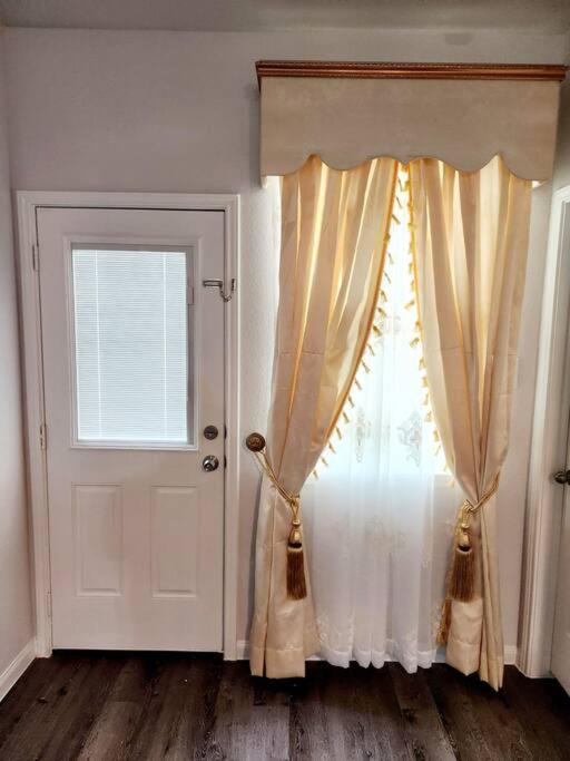 Luxury 4 Bedroom & Beautiful home view 5