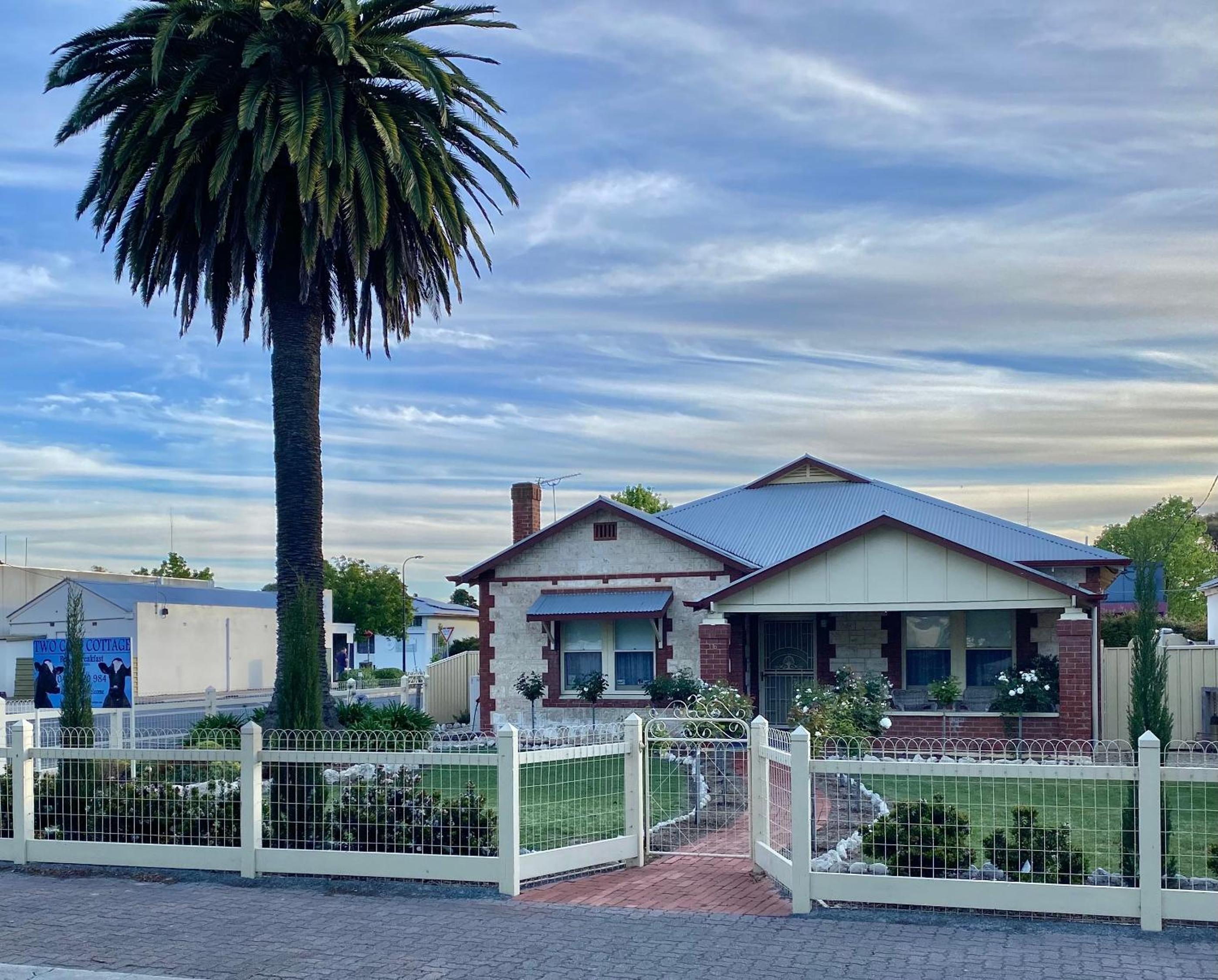 Two Cow Cottage Bed & Breakfast