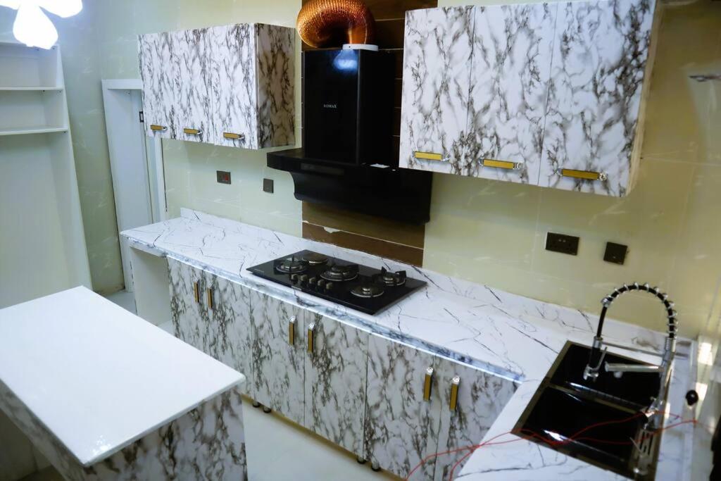 Luxury Charming 5Bed Duplex With Starlink wifi - Lekki view 4