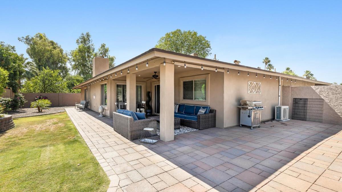 Luxe Central Scottsdale 4 bdrm w Backyard Oasis view 5