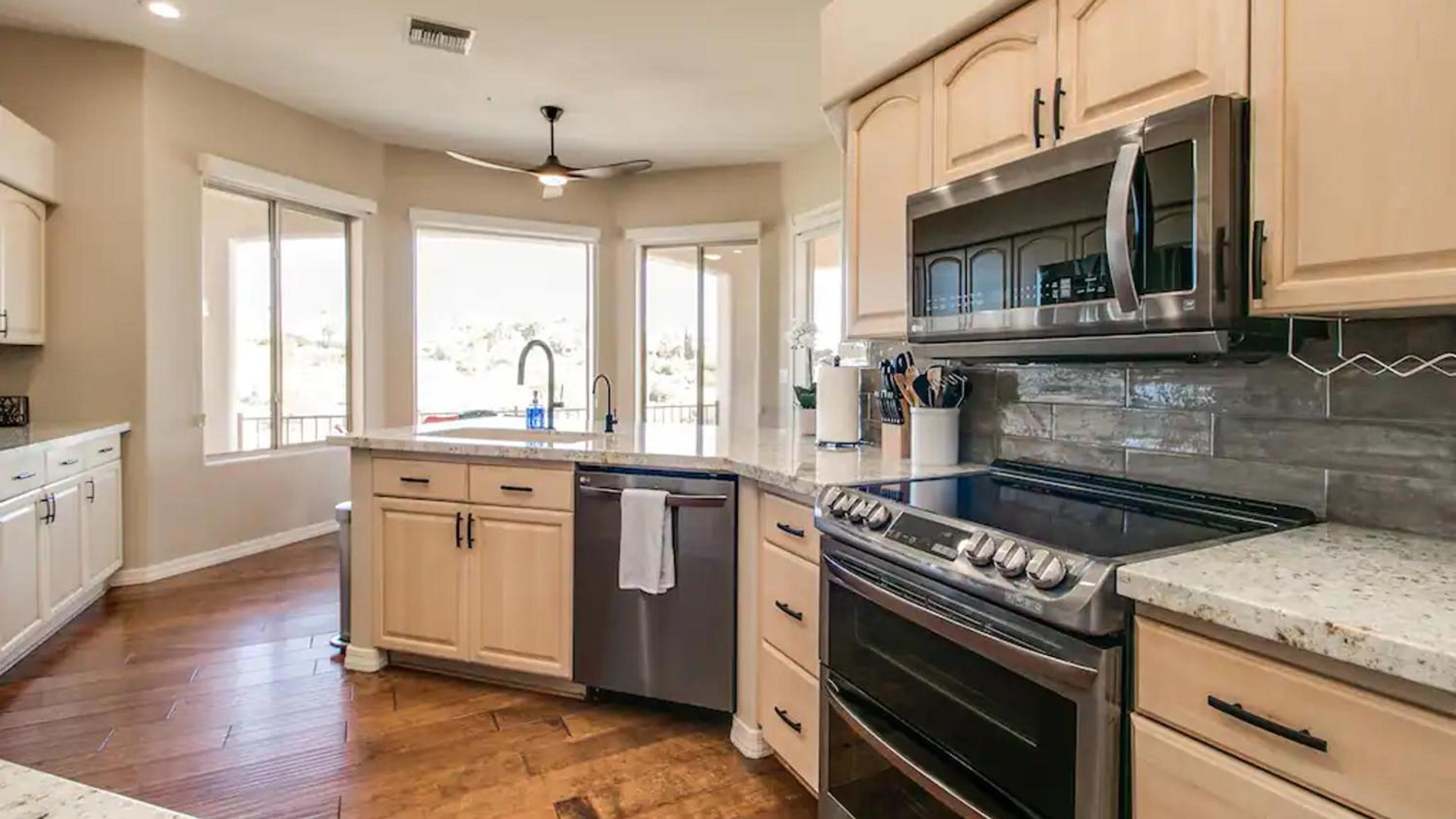 Fabulous 4-Bdrm WBreathtaking Views Pool view 4
