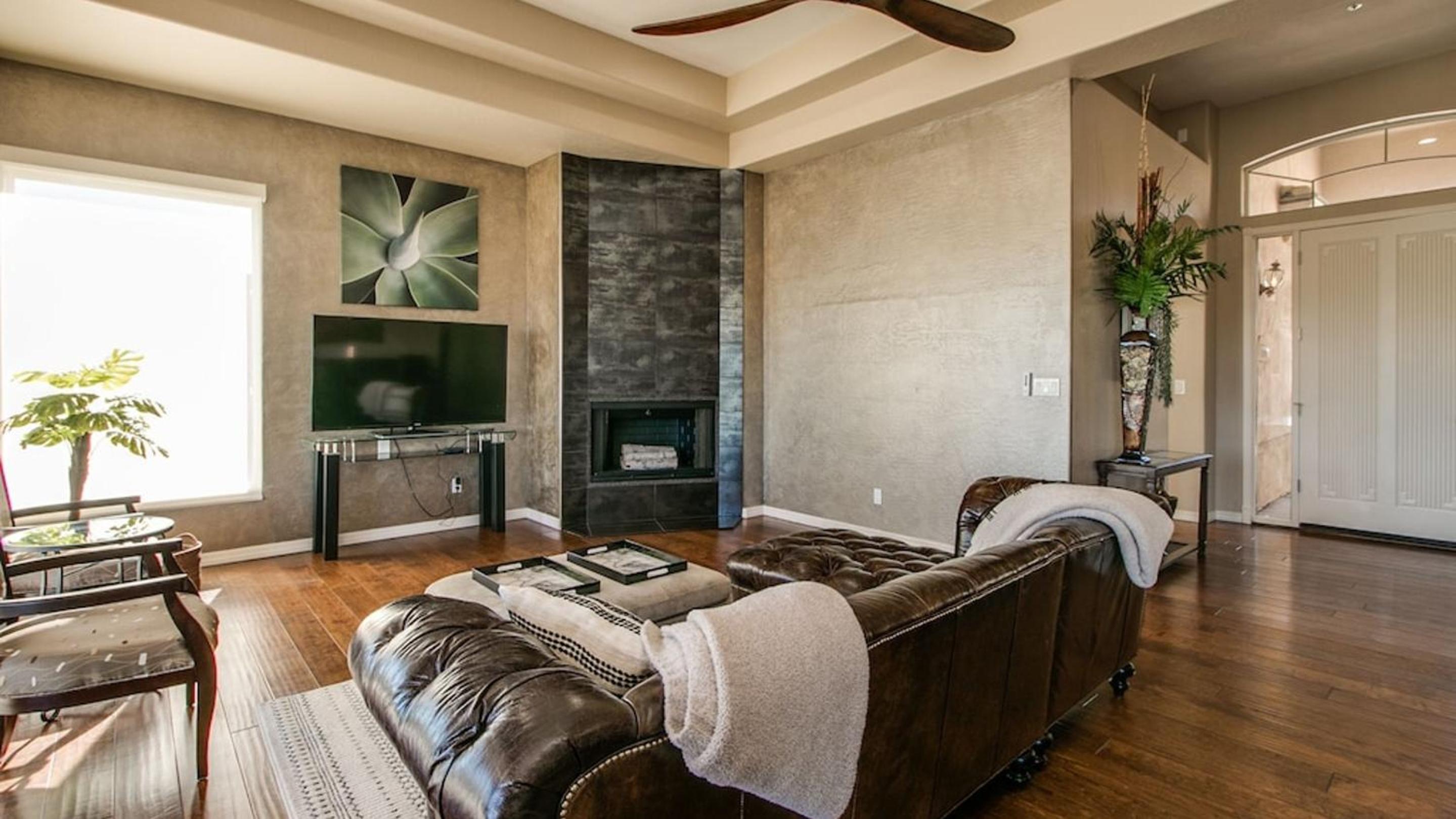 Fabulous 4-Bdrm WBreathtaking Views Pool view 5