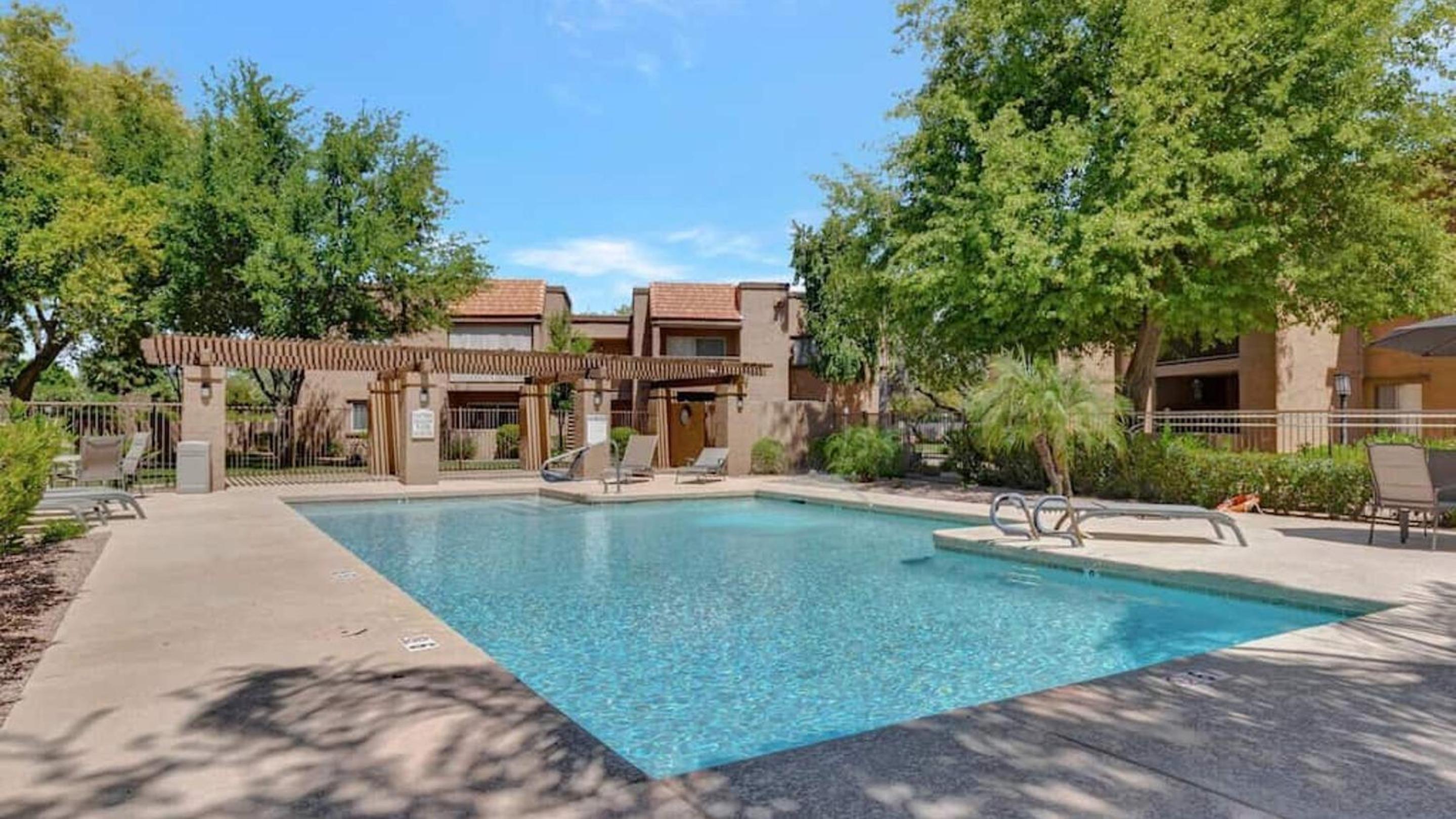 Poolside 2 Bdrm Condo Prime Scottsdale Location - Property Image 10