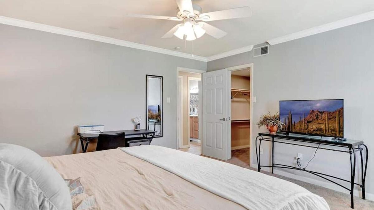 Poolside 2 Bdrm Condo Prime Scottsdale Location - Property Image 12