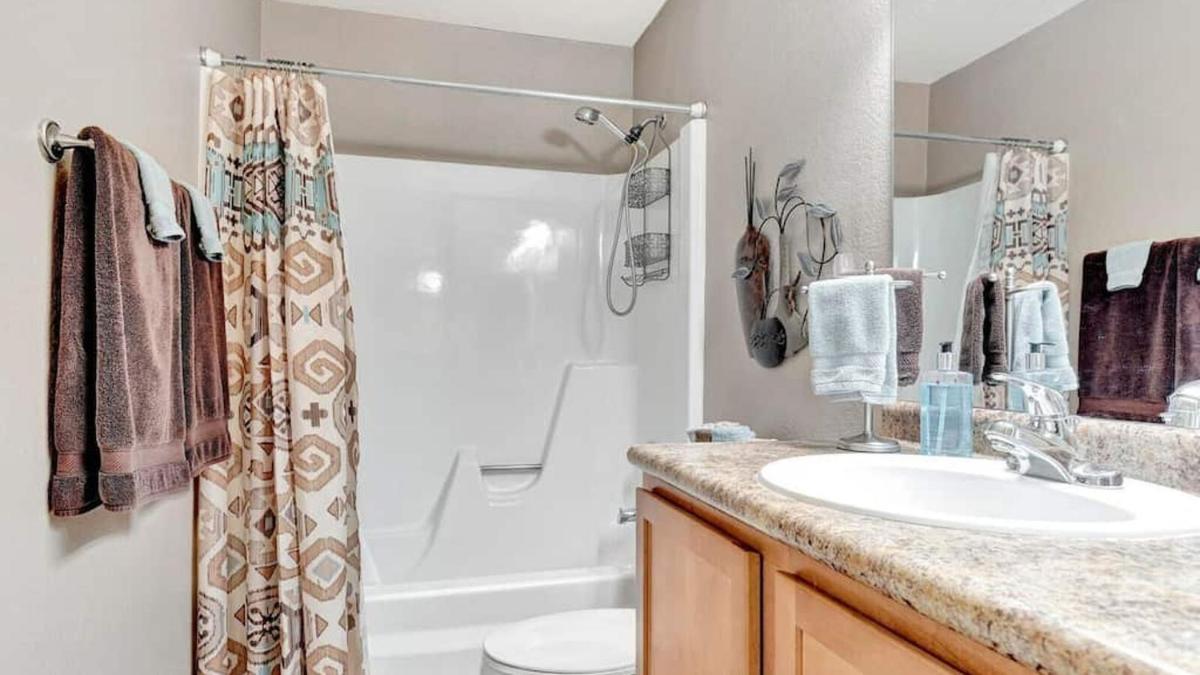 Poolside 2 Bdrm Condo Prime Scottsdale Location - Property Image 2